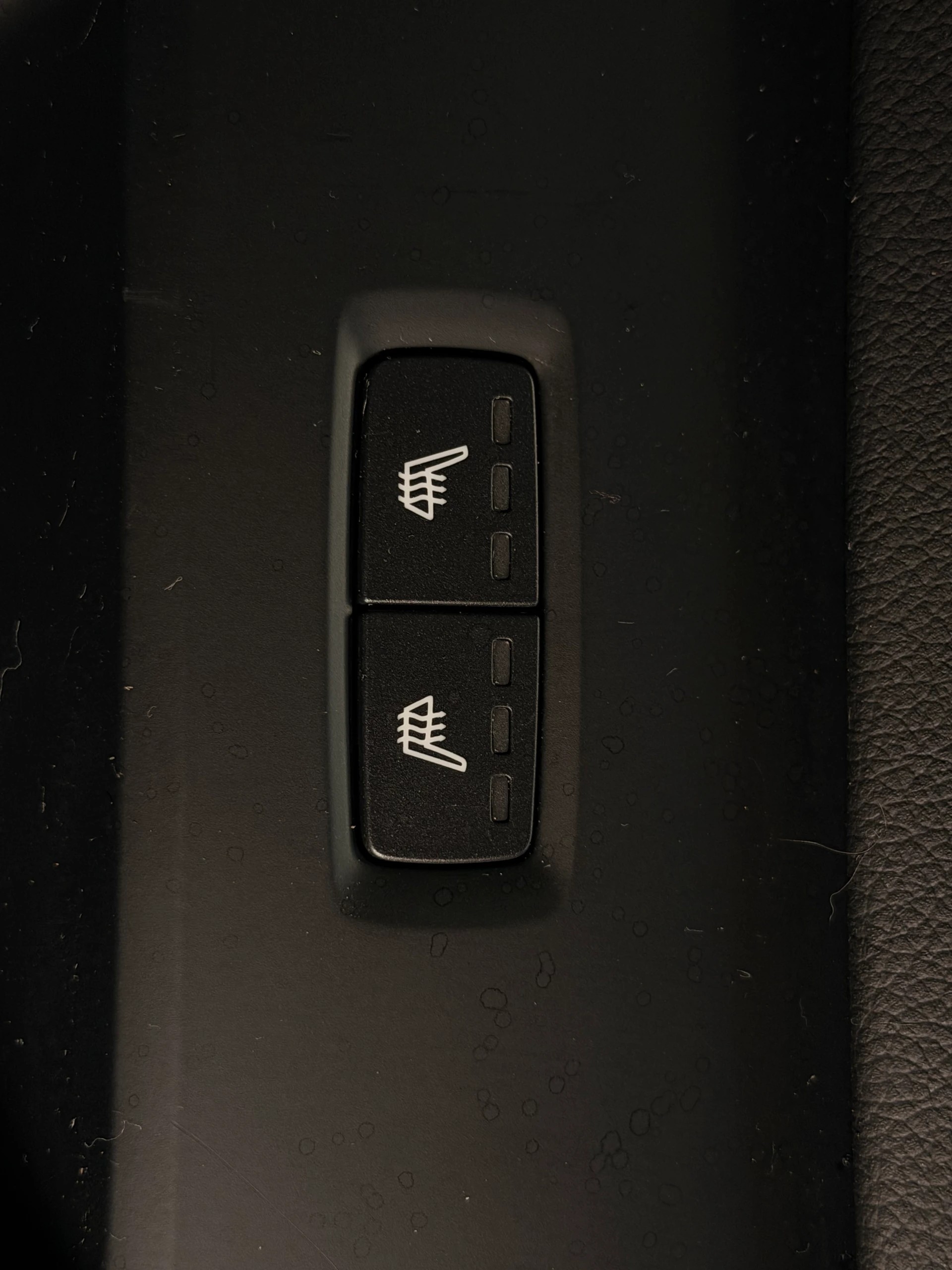 VOLVO XC60 B4 Diesel Mild Hybrid AWD R-Design Geartronic-image-9