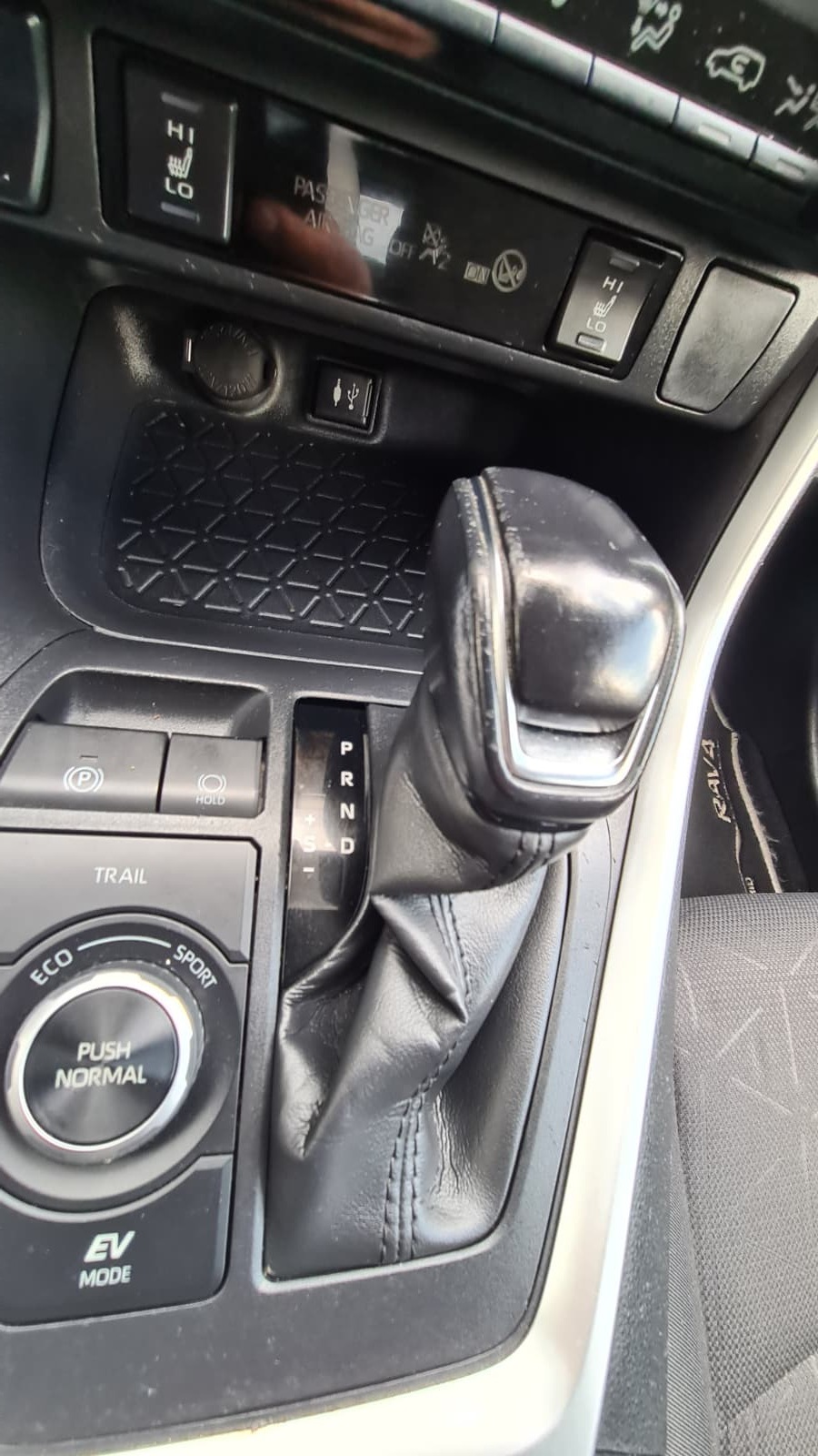 TOYOTA RAV-4 2.5 HSD Trend e-CVT 4WD ** 222 PS ** Modell 2020 ** GR-Navi ** RF-Kamera ** Sitzheizung ** Tempomat ** Frisch Ab MFK **-image-12