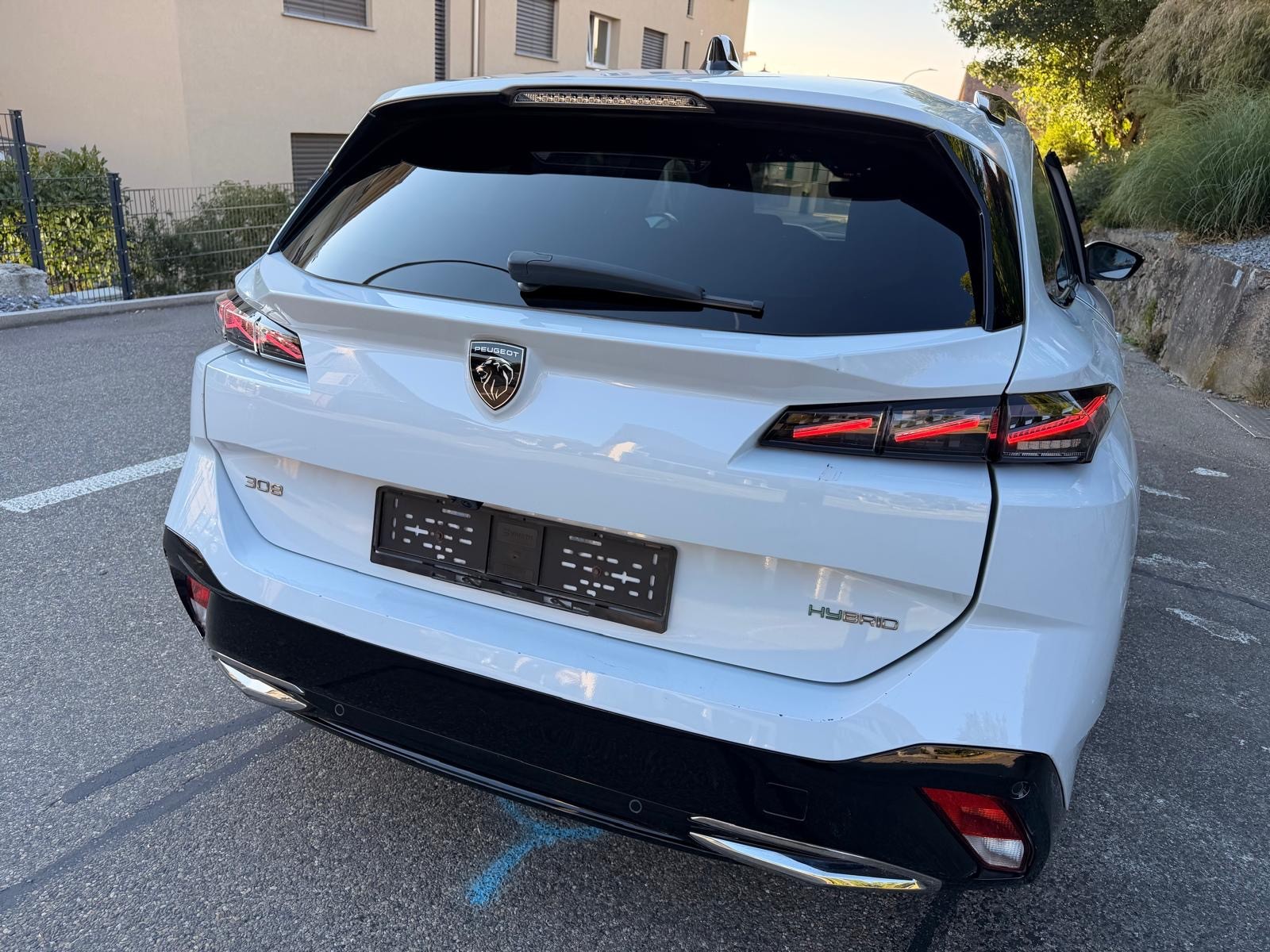 PEUGEOT 308 SW 1.6 PHEV 225 GT-image-3