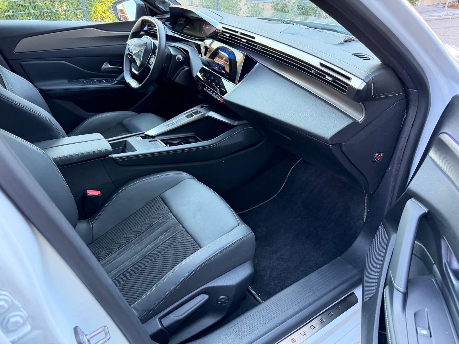 PEUGEOT 308 SW 1.6 PHEV 225 GT-image-12