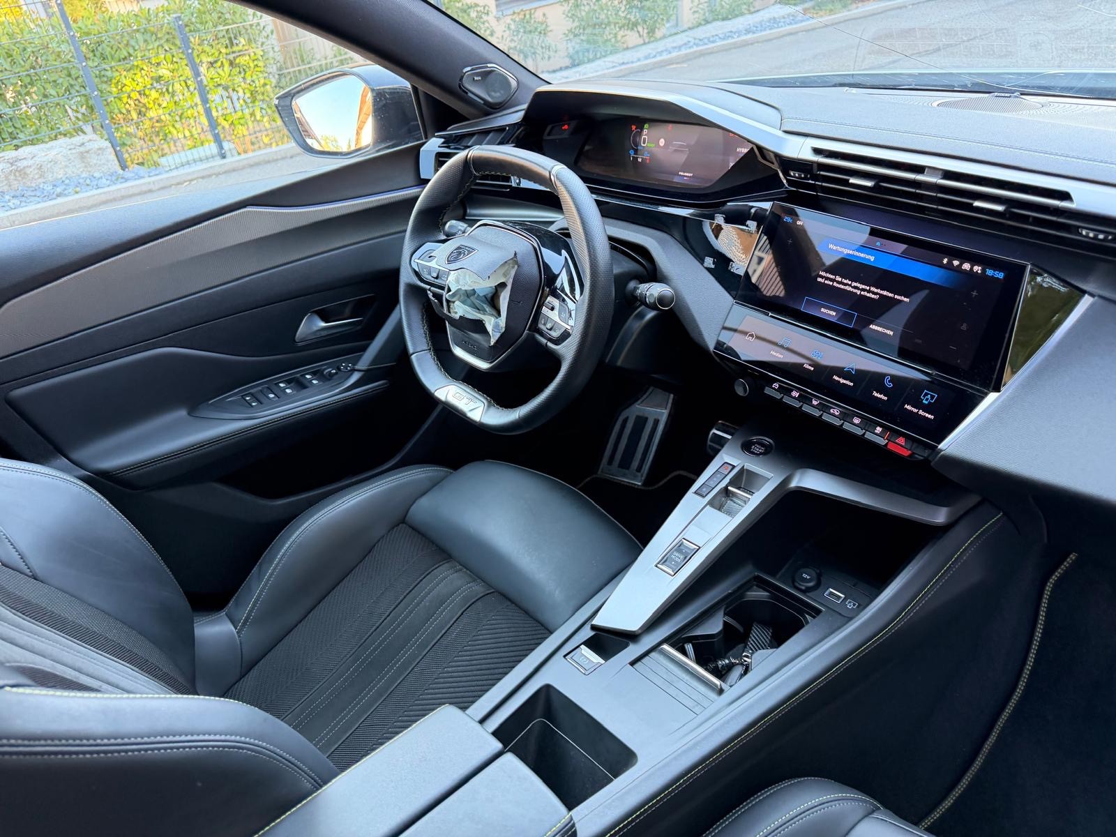 PEUGEOT 308 SW 1.6 PHEV 225 GT-image-13
