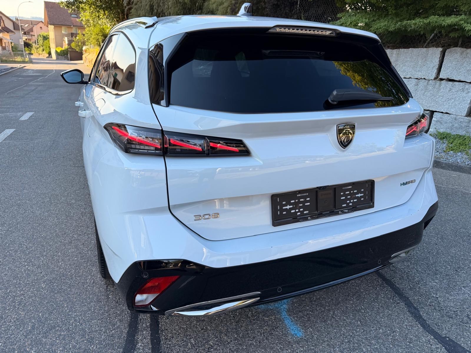 PEUGEOT 308 SW 1.6 PHEV 225 GT-image-2