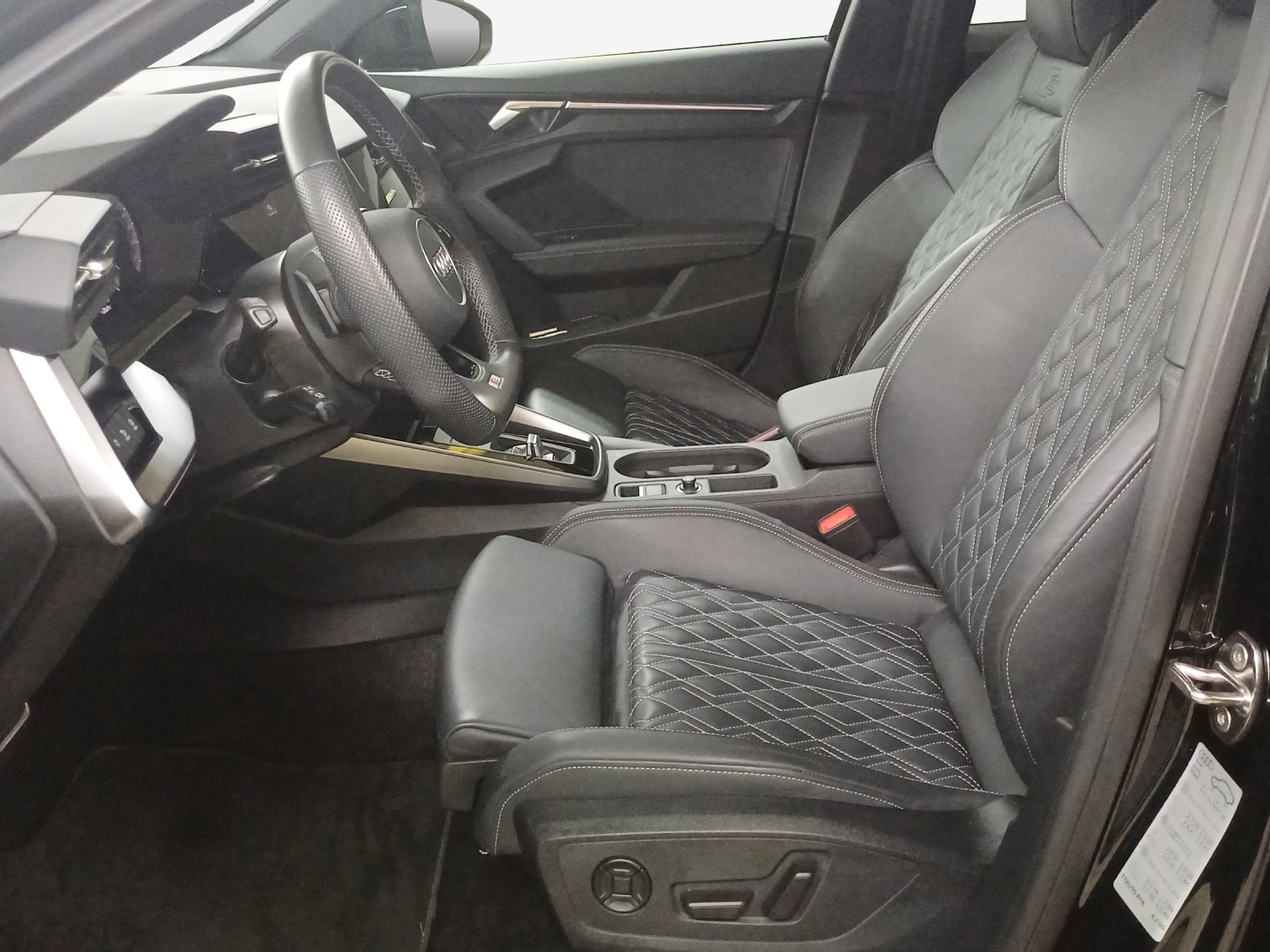 AUDI S3 Limousine 2.0 TFSI quattro S-tronic-image-7