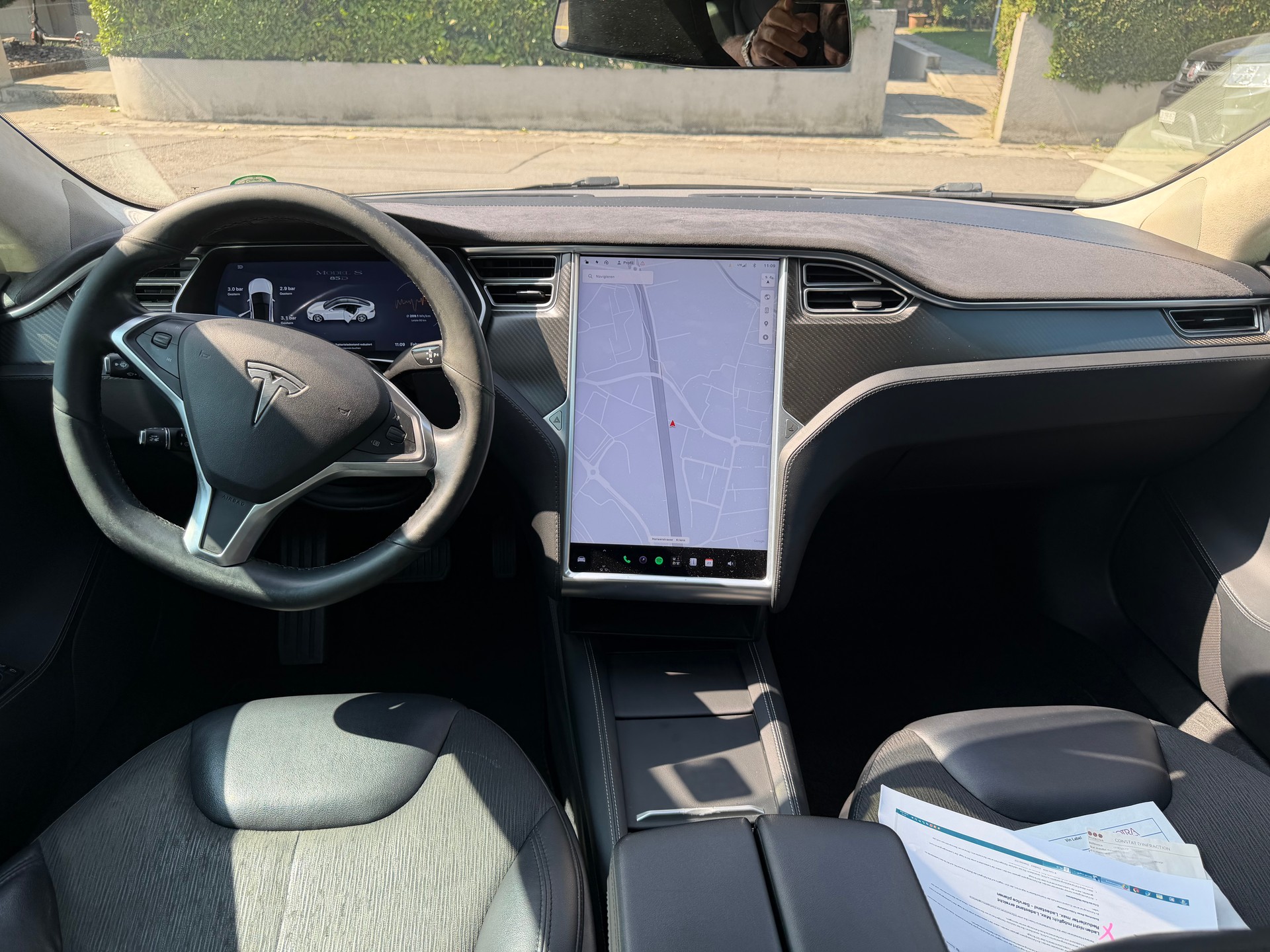 TESLA Model S 85 D-image-10