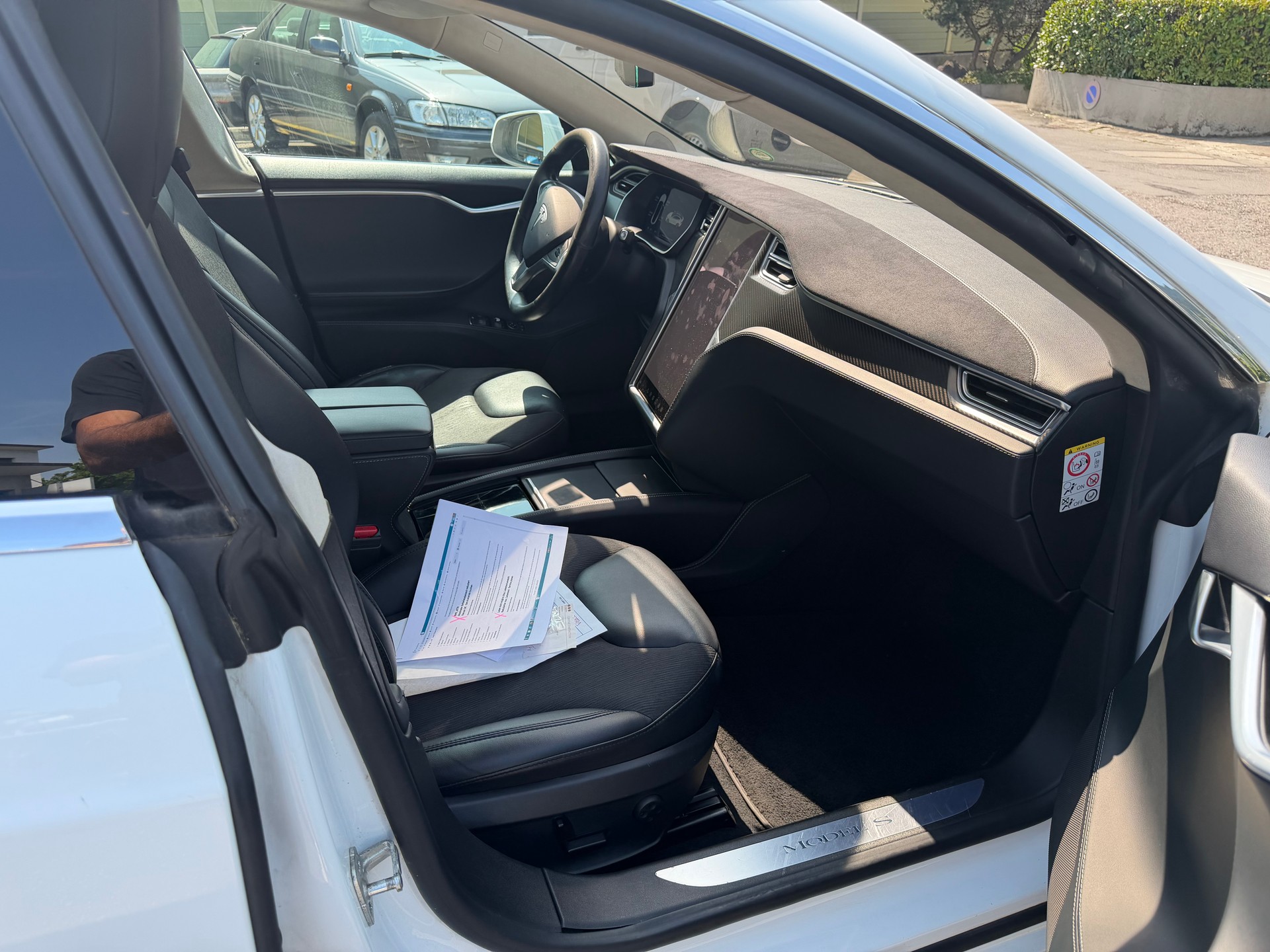 TESLA Model S 85 D-image-6