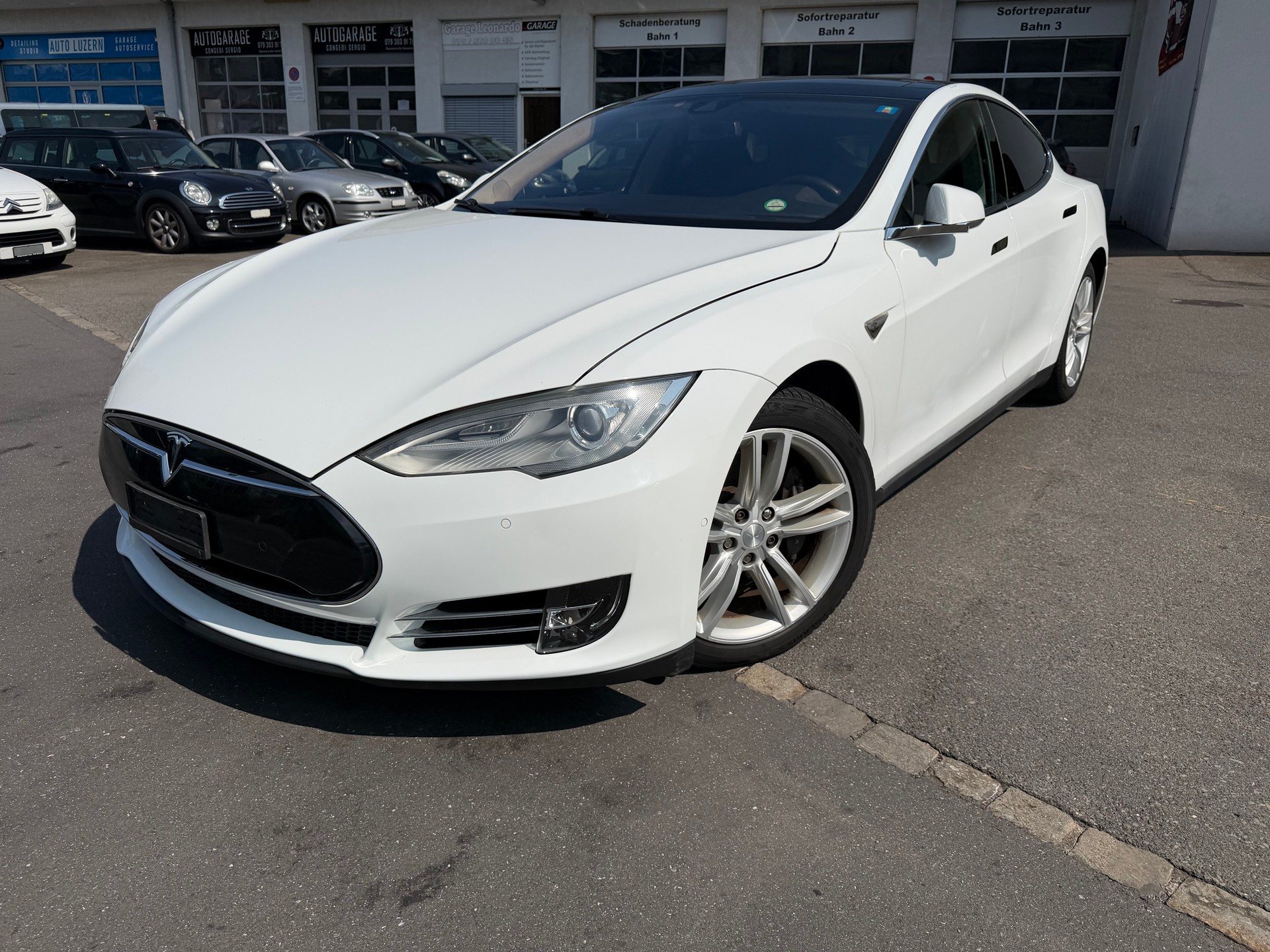 TESLA Model S 85 D-image-2