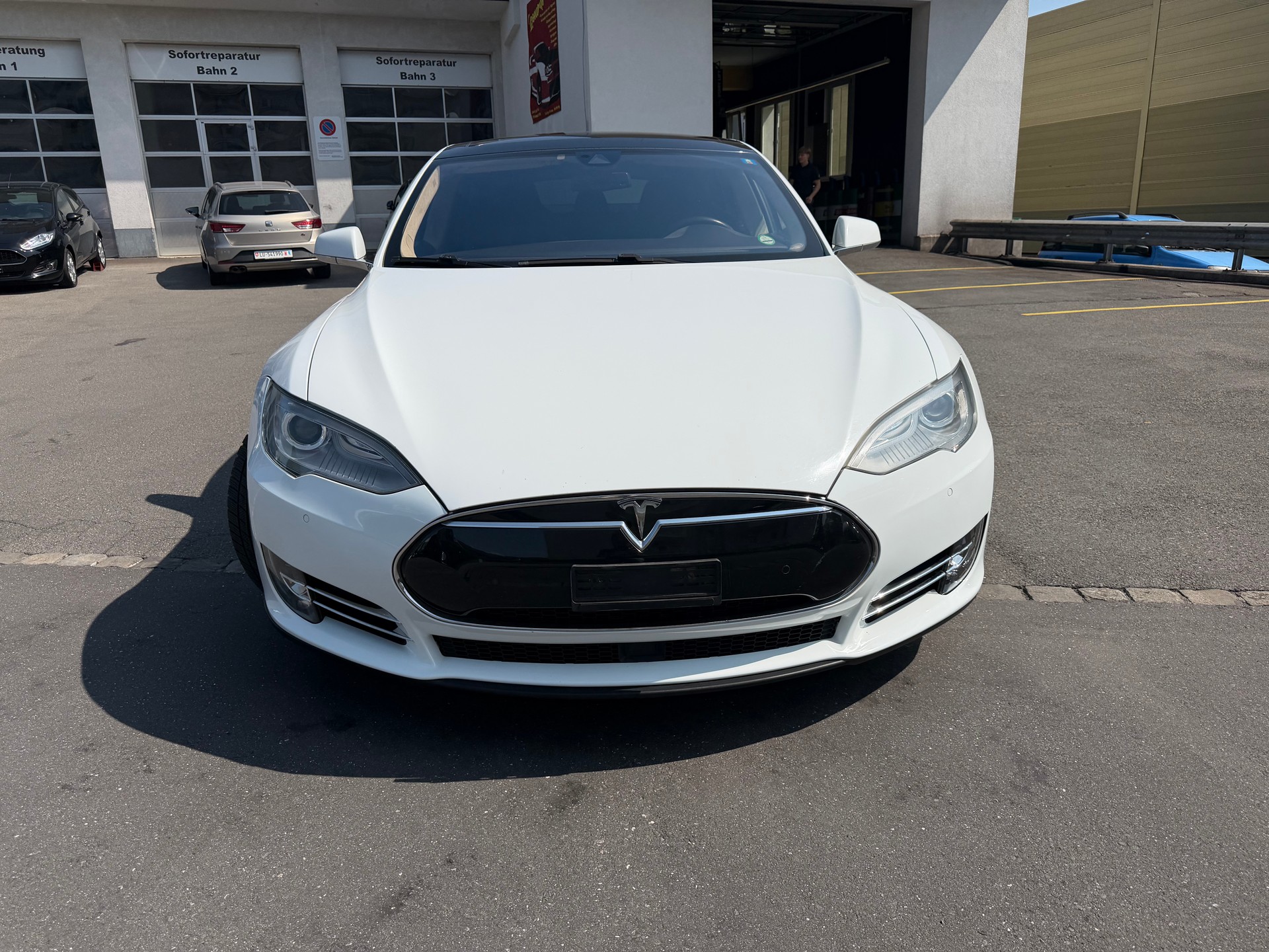 TESLA Model S 85 D-image-0