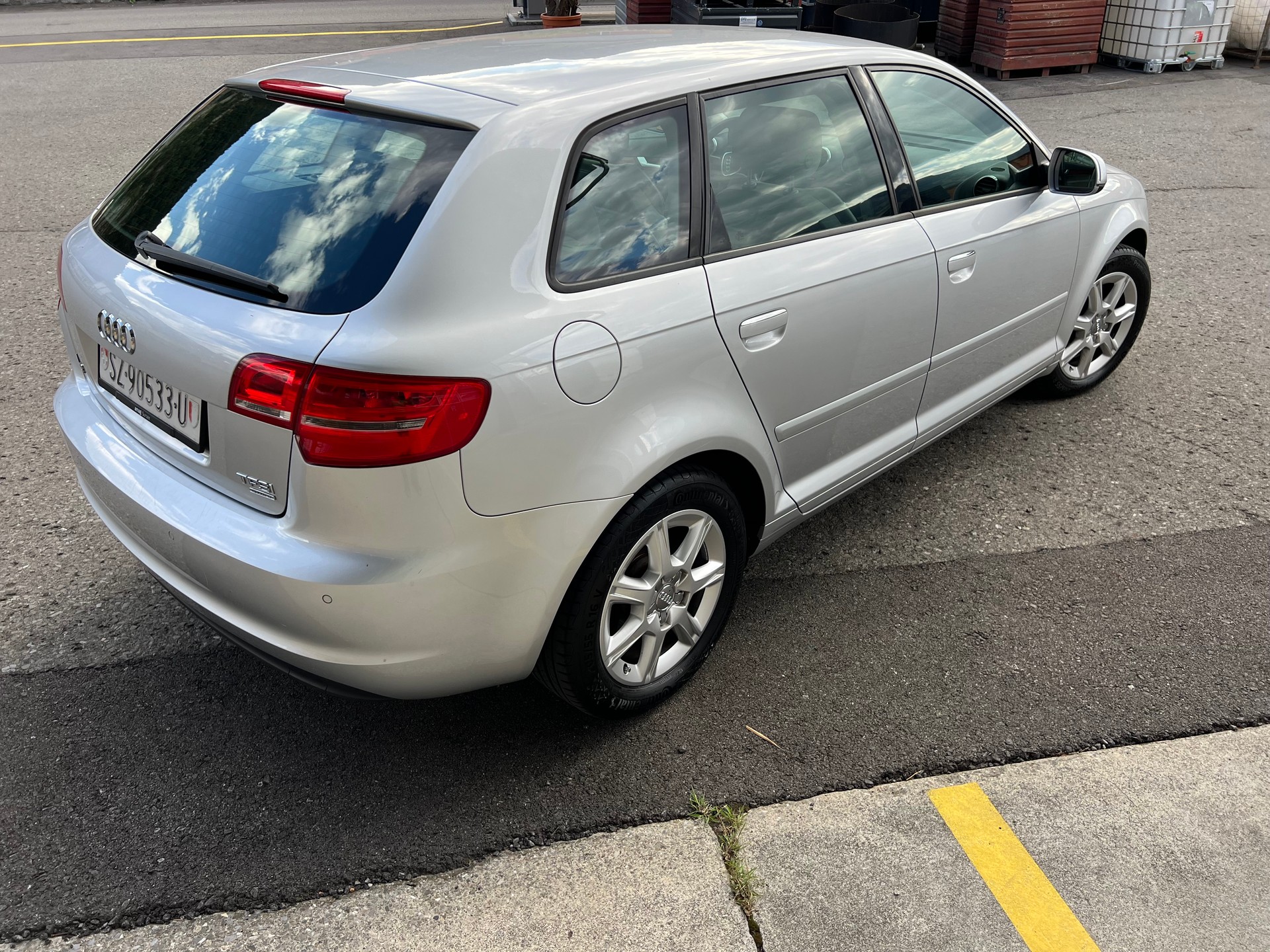 AUDI A3 Sportback 1.8 TFSI Ambition 4x4 *** Klima * Teilleder * Alufelgen ***-image-4