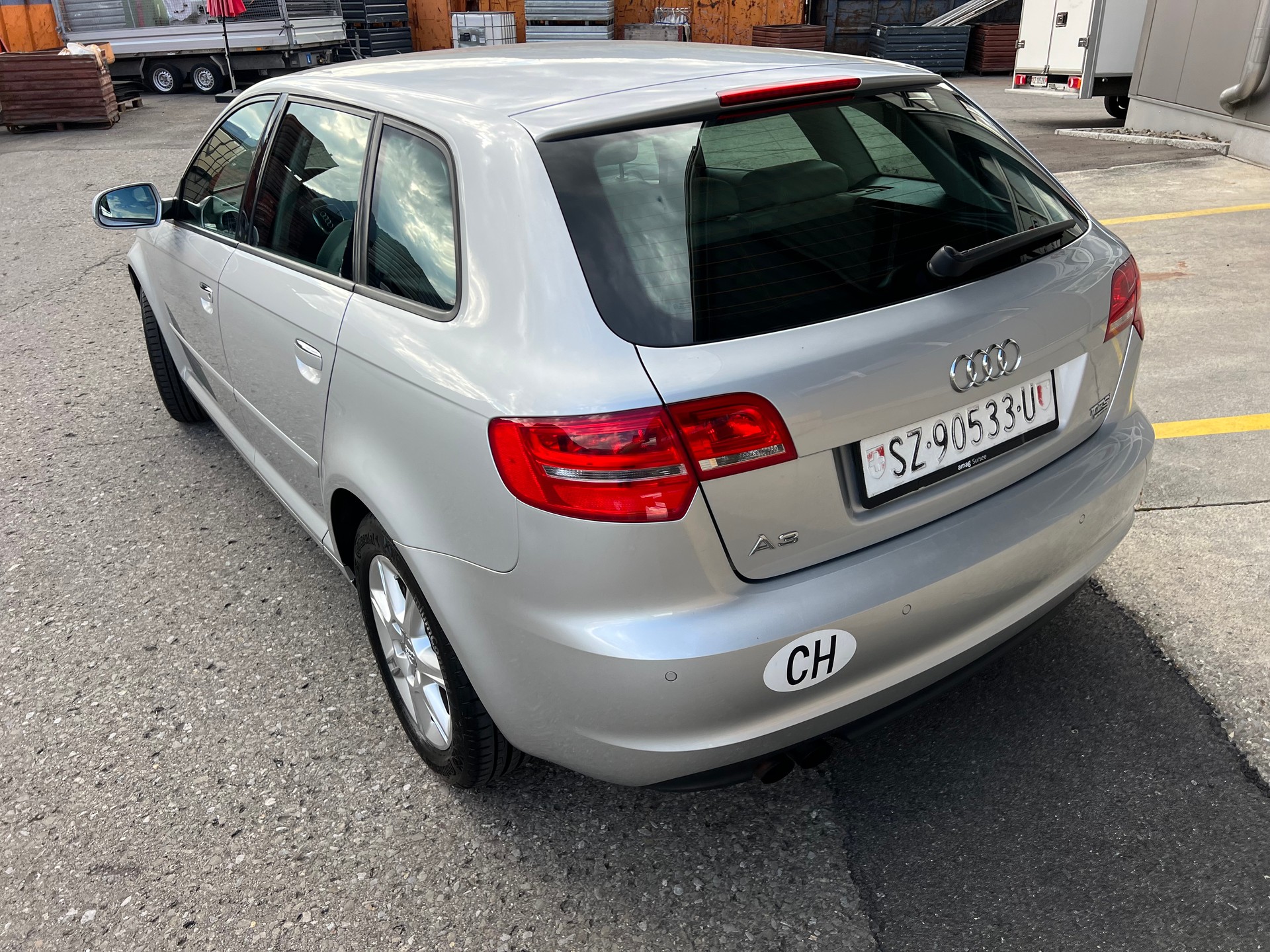 AUDI A3 Sportback 1.8 TFSI Ambition 4x4 *** Klima * Teilleder * Alufelgen ***-image-3