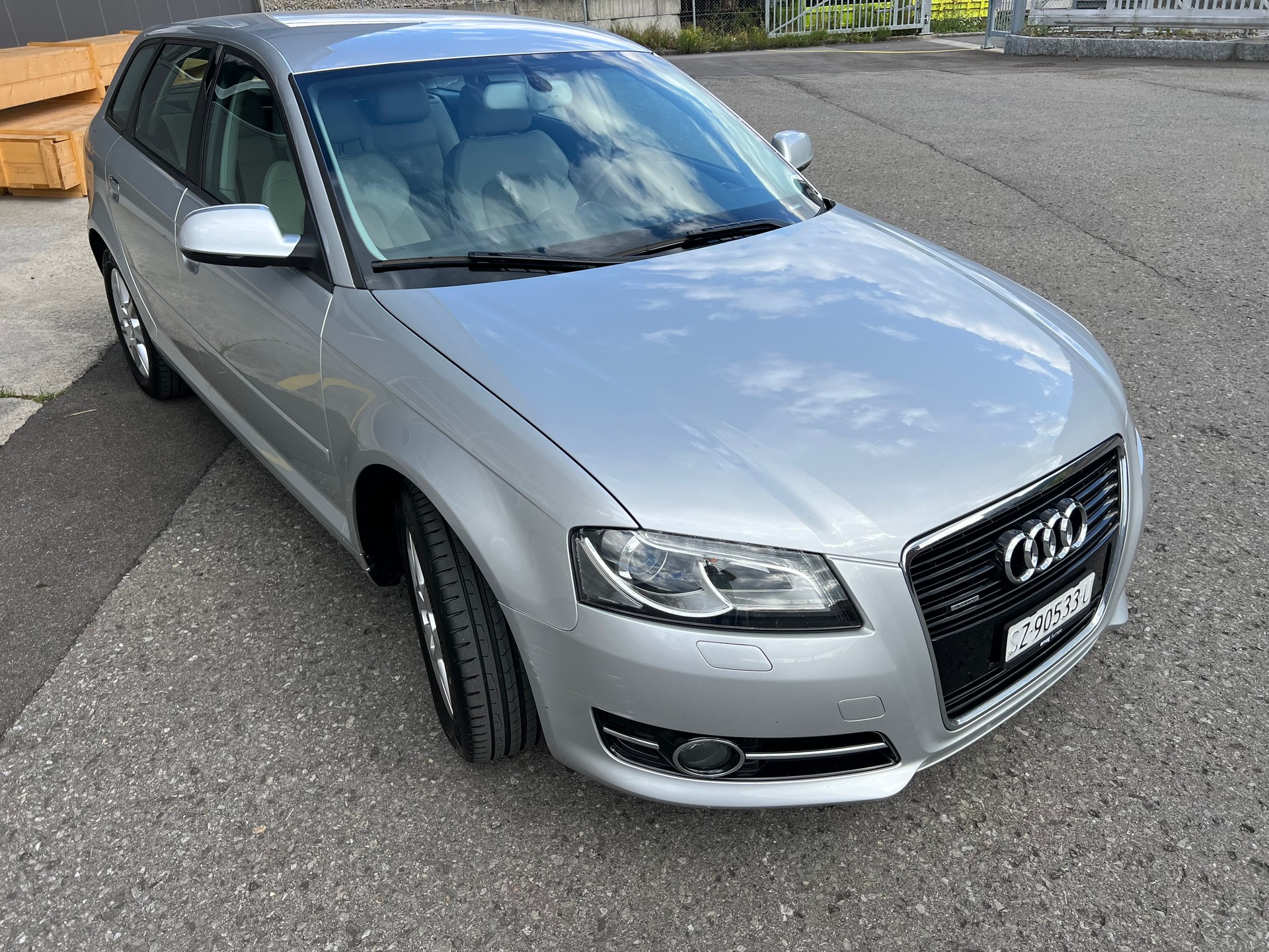 AUDI A3 Sportback 1.8 TFSI Ambition 4x4 *** Klima * Teilleder * Alufelgen ***-image-5