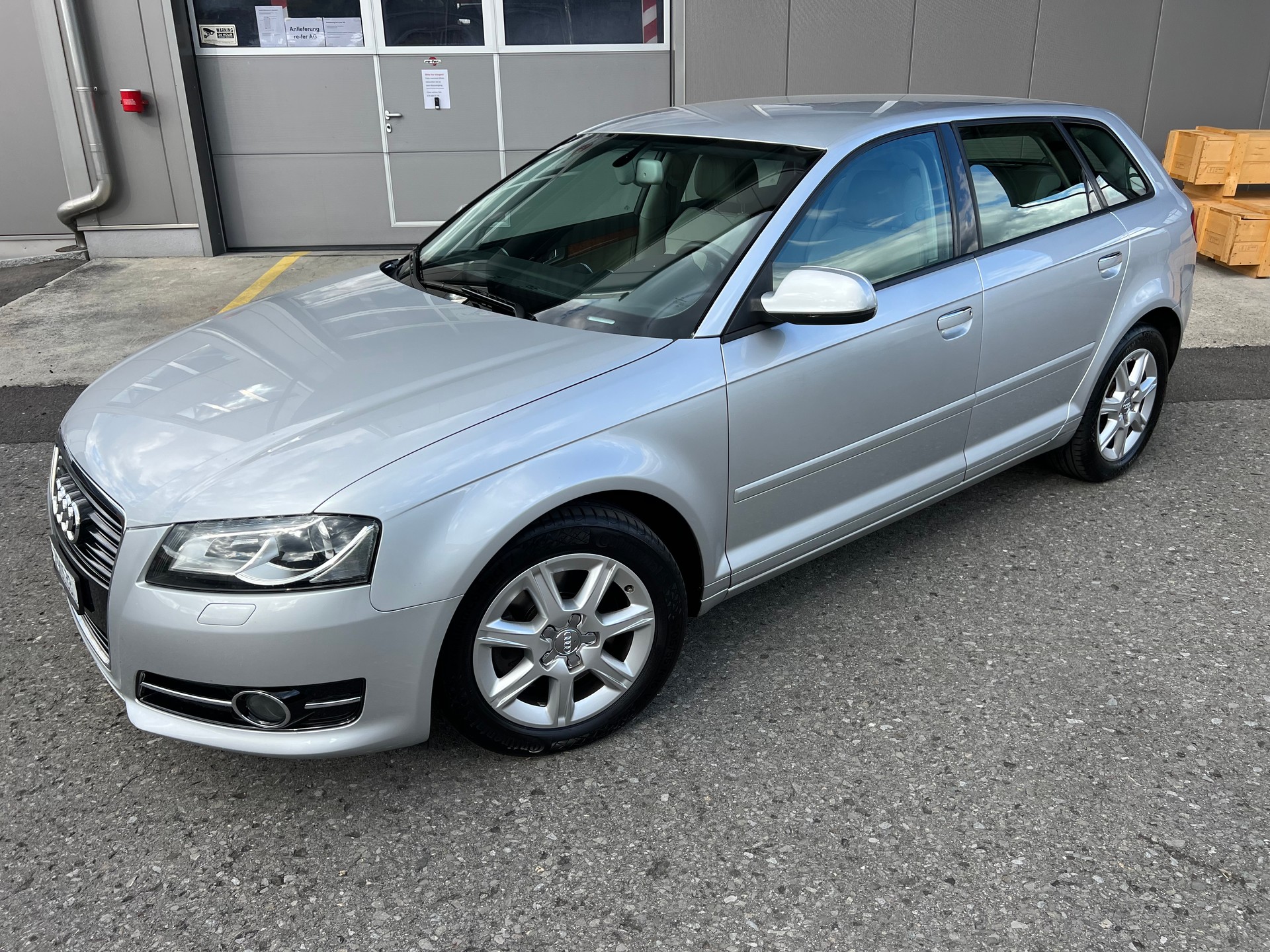AUDI A3 Sportback 1.8 TFSI Ambition 4x4 *** Klima * Teilleder * Alufelgen ***-image-0