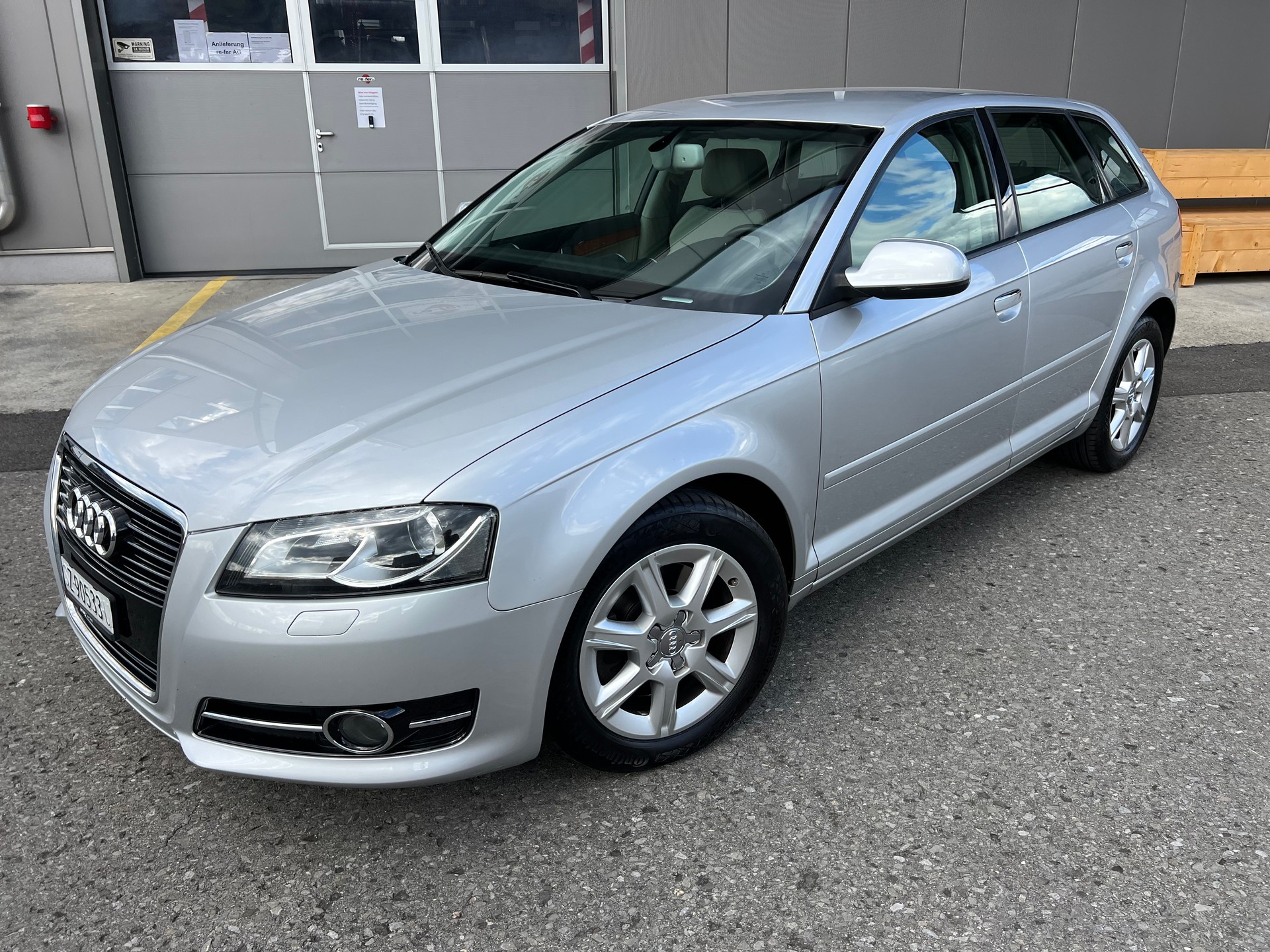 AUDI A3 Sportback 1.8 TFSI Ambition 4x4 *** Klima * Teilleder * Alufelgen ***-image-9