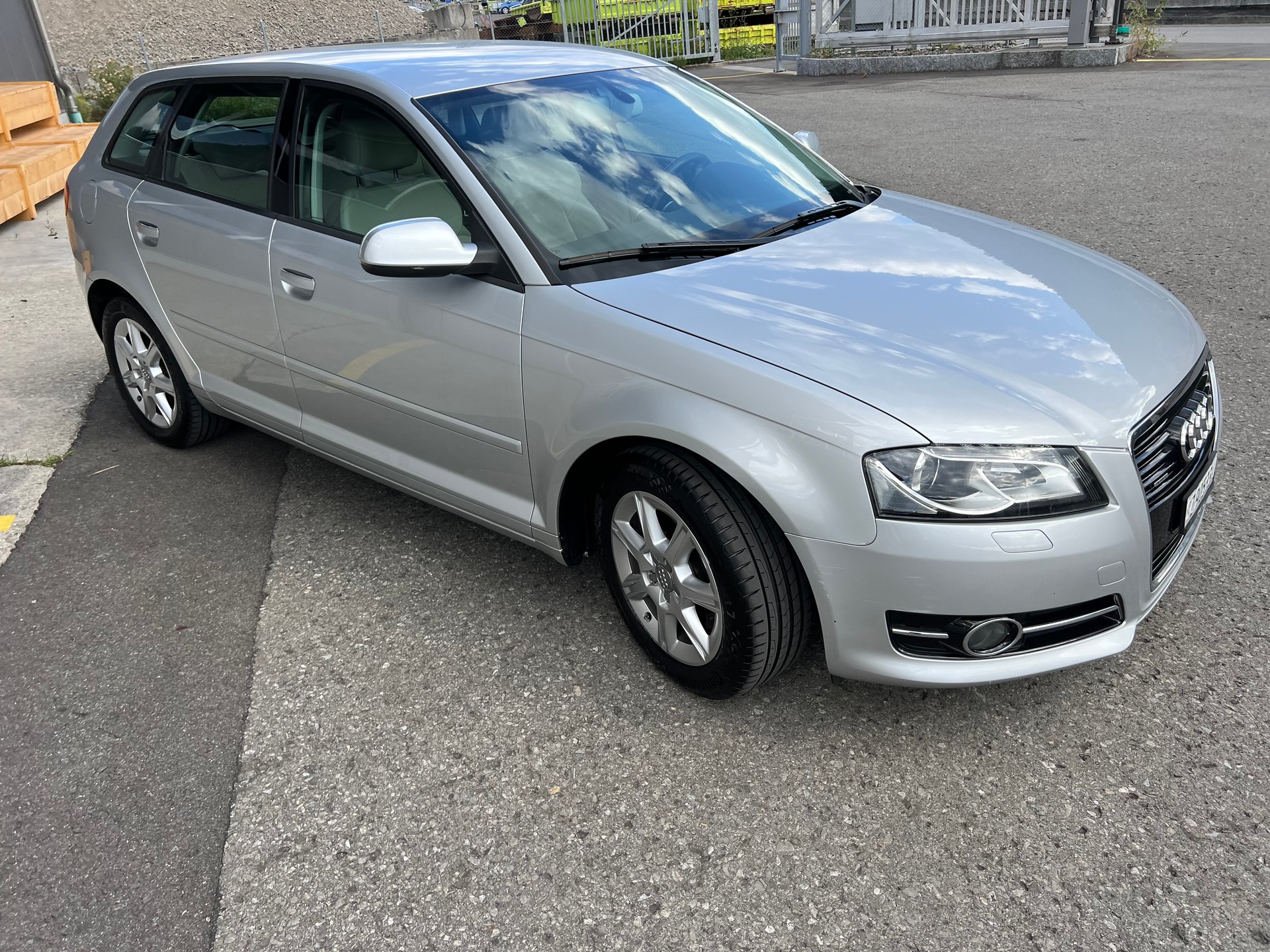 AUDI A3 Sportback 1.8 TFSI Ambition 4x4 *** Klima * Teilleder * Alufelgen ***-image-6