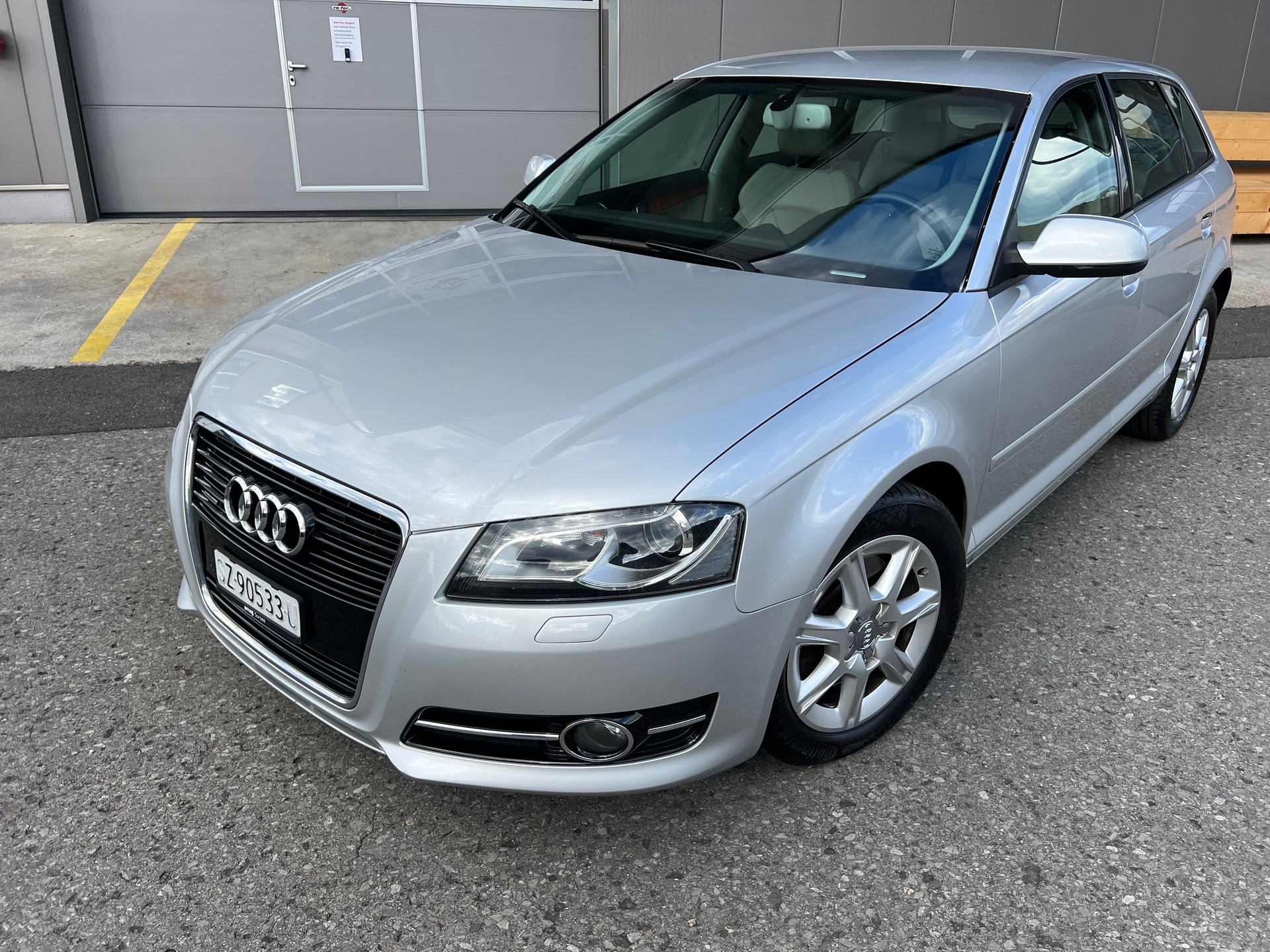 AUDI A3 Sportback 1.8 TFSI Ambition 4x4 *** Klima * Teilleder * Alufelgen ***-image-1
