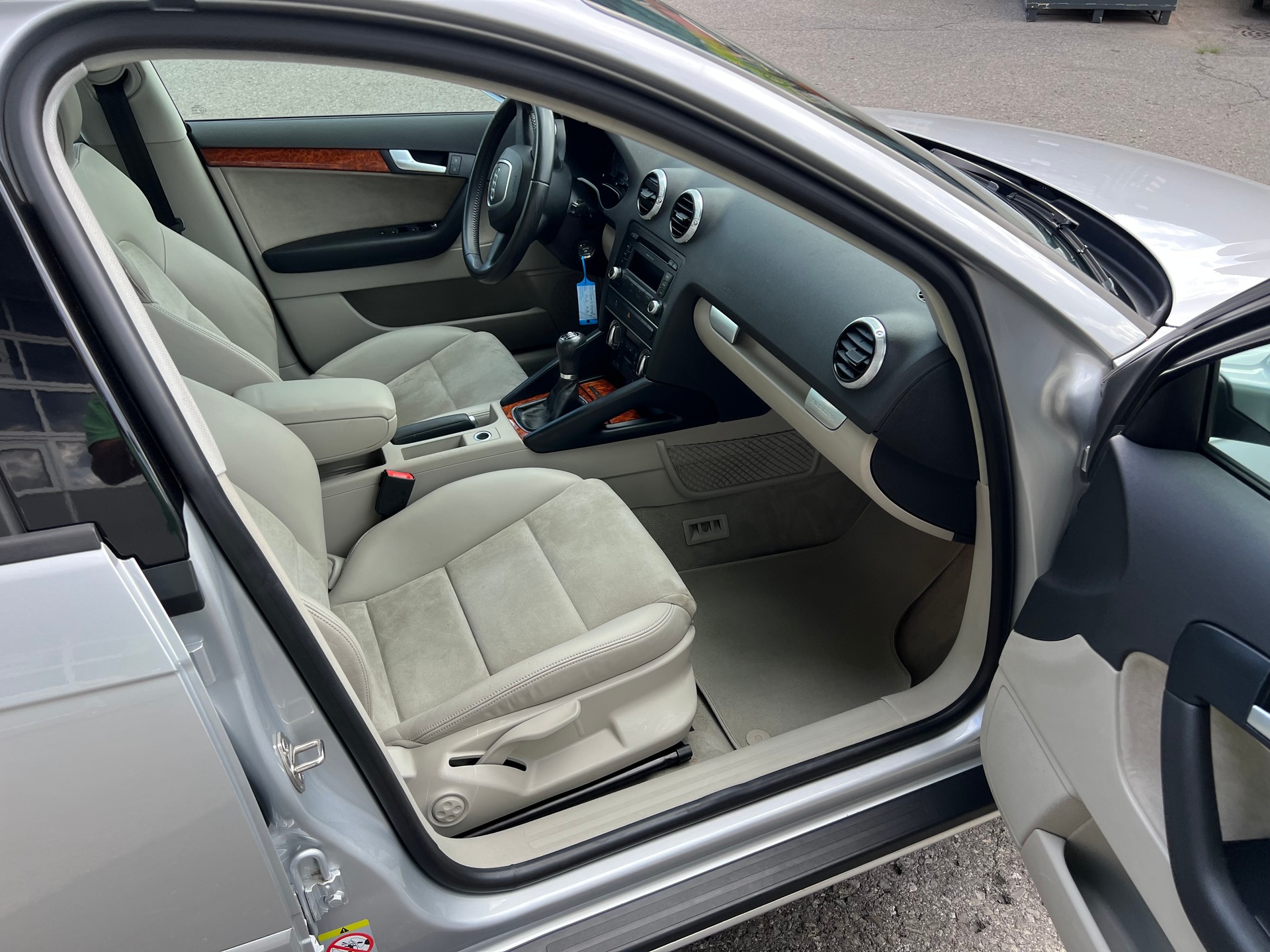 AUDI A3 Sportback 1.8 TFSI Ambition 4x4 *** Klima * Teilleder * Alufelgen ***-image-16