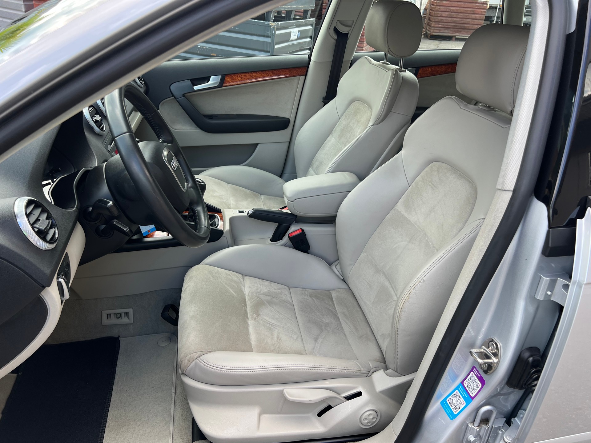 AUDI A3 Sportback 1.8 TFSI Ambition 4x4 *** Klima * Teilleder * Alufelgen ***-image-24
