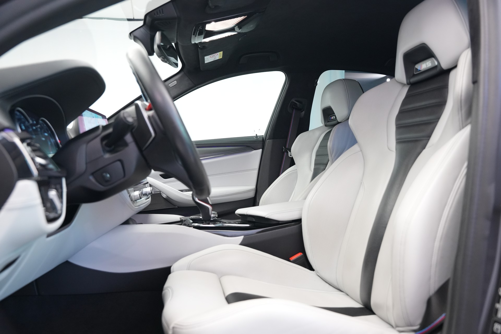 BMW M5 xDrive Competition Drivelogic *CH-Fahrzeug* *Frozen Grey*-image-12