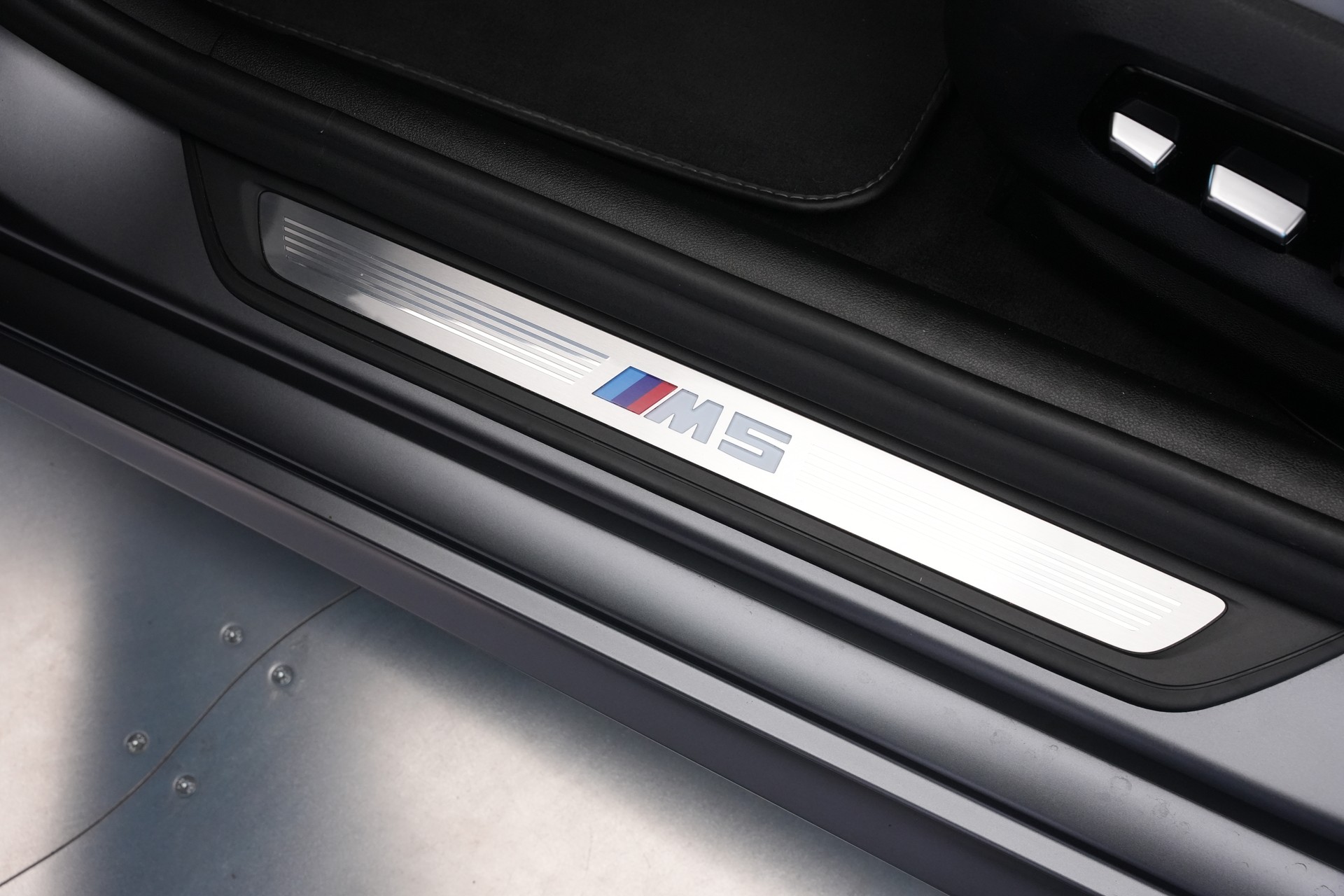 BMW M5 xDrive Competition Drivelogic *CH-Fahrzeug* *Frozen Grey*-image-21