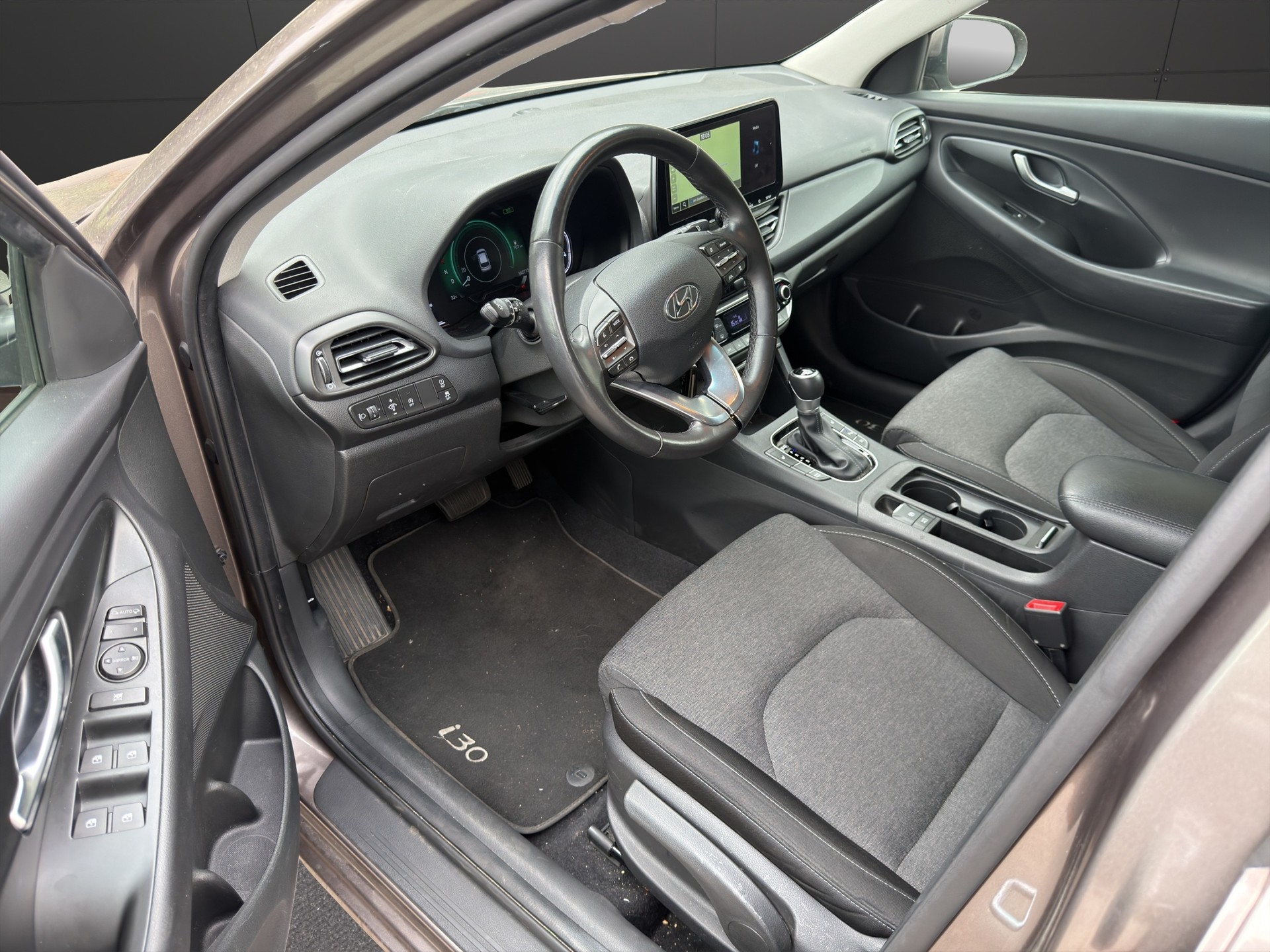 HYUNDAI i30 1.0 T-GDi Amplia 48V MH DCT-image-9