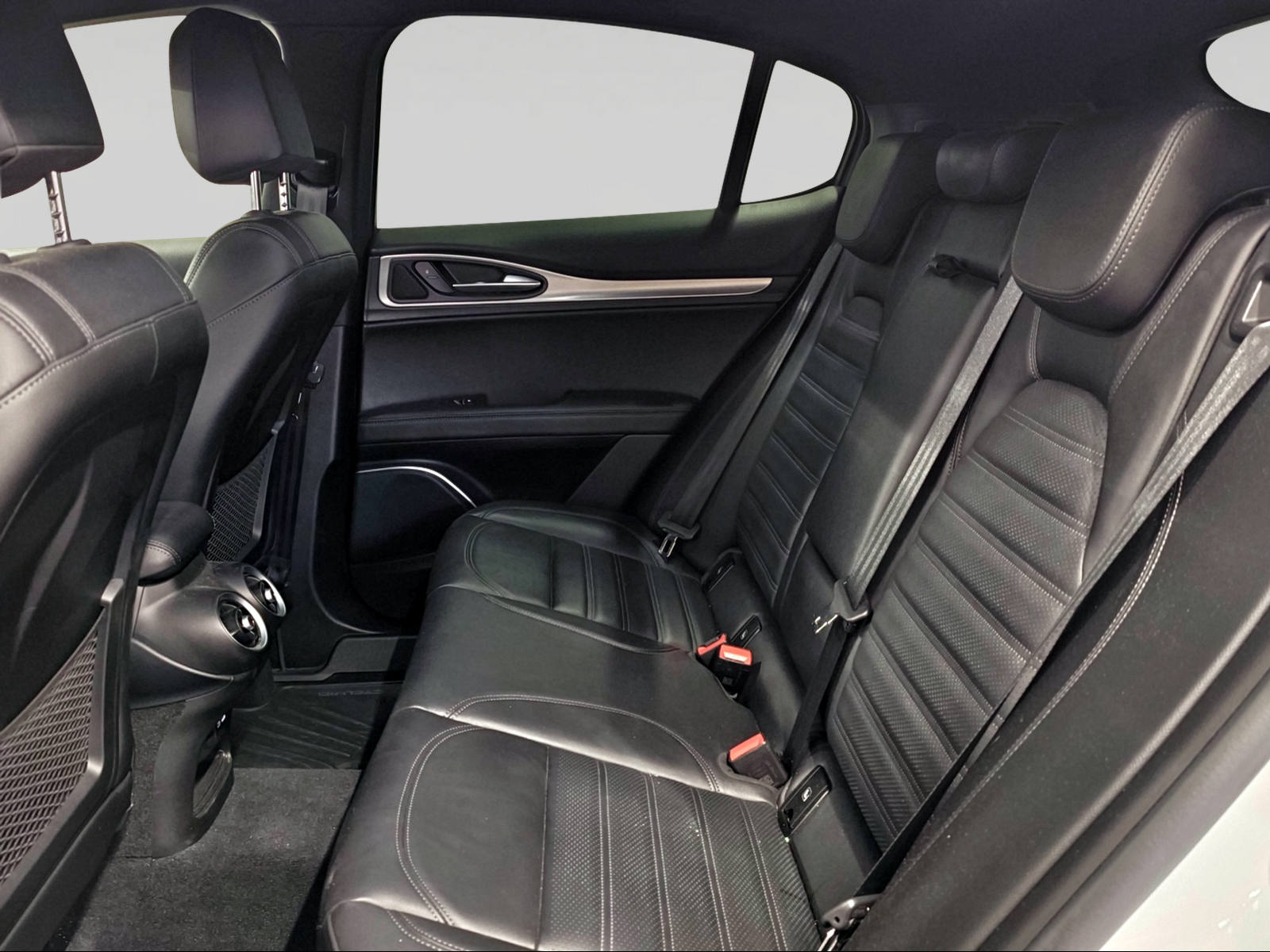 ALFA ROMEO Stelvio 2.0 Veloce Q4 Automatic-image-7