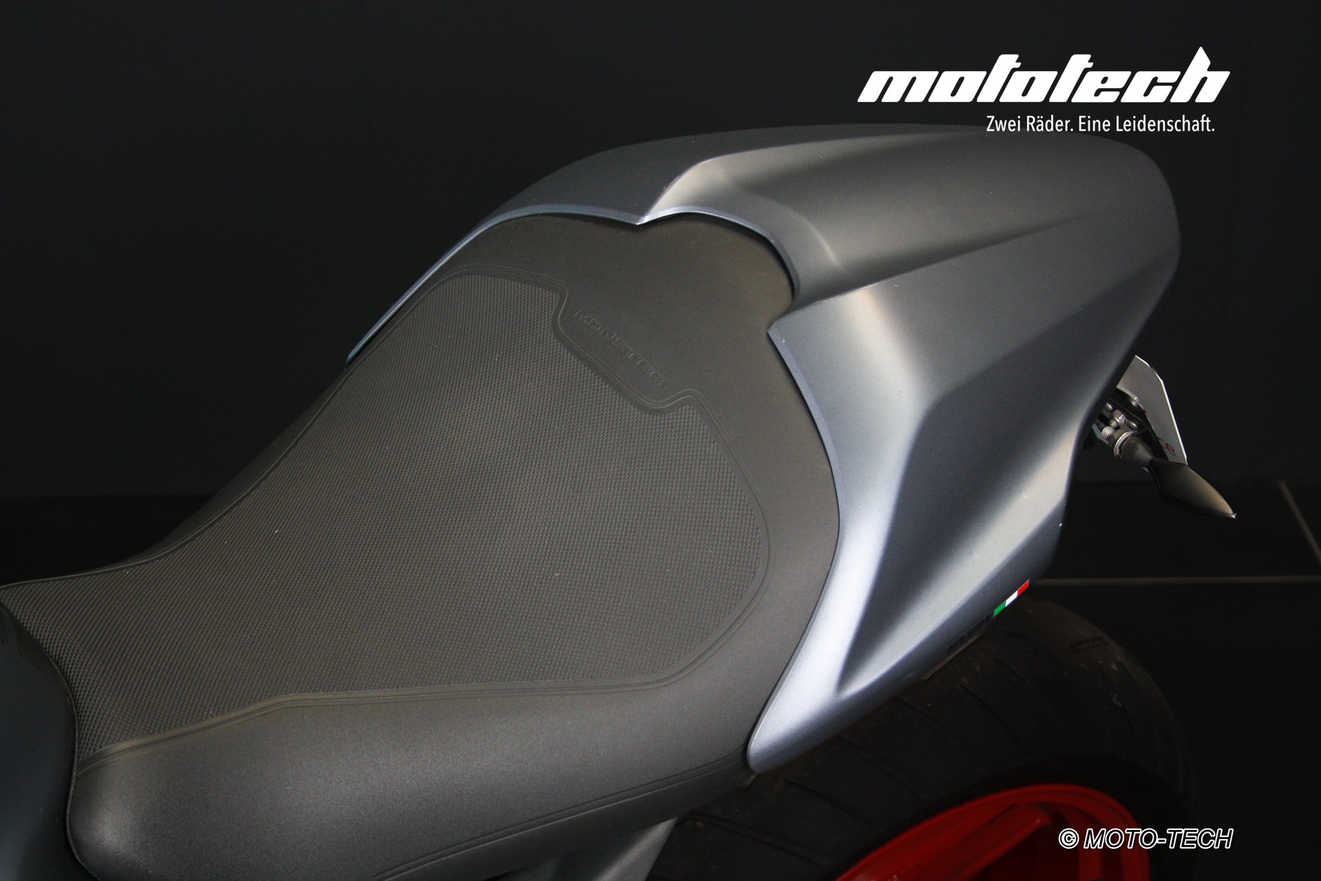 DUCATI Monster 821-image-8