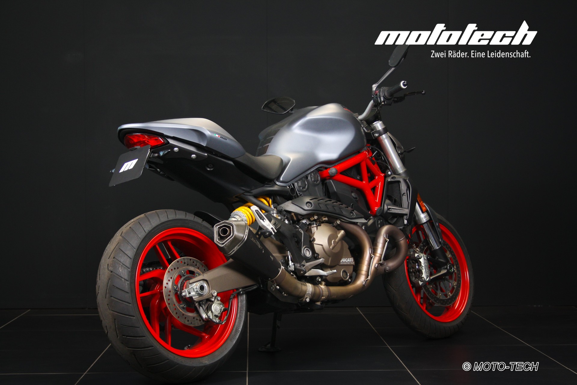 DUCATI Monster 821-showroom-element-2