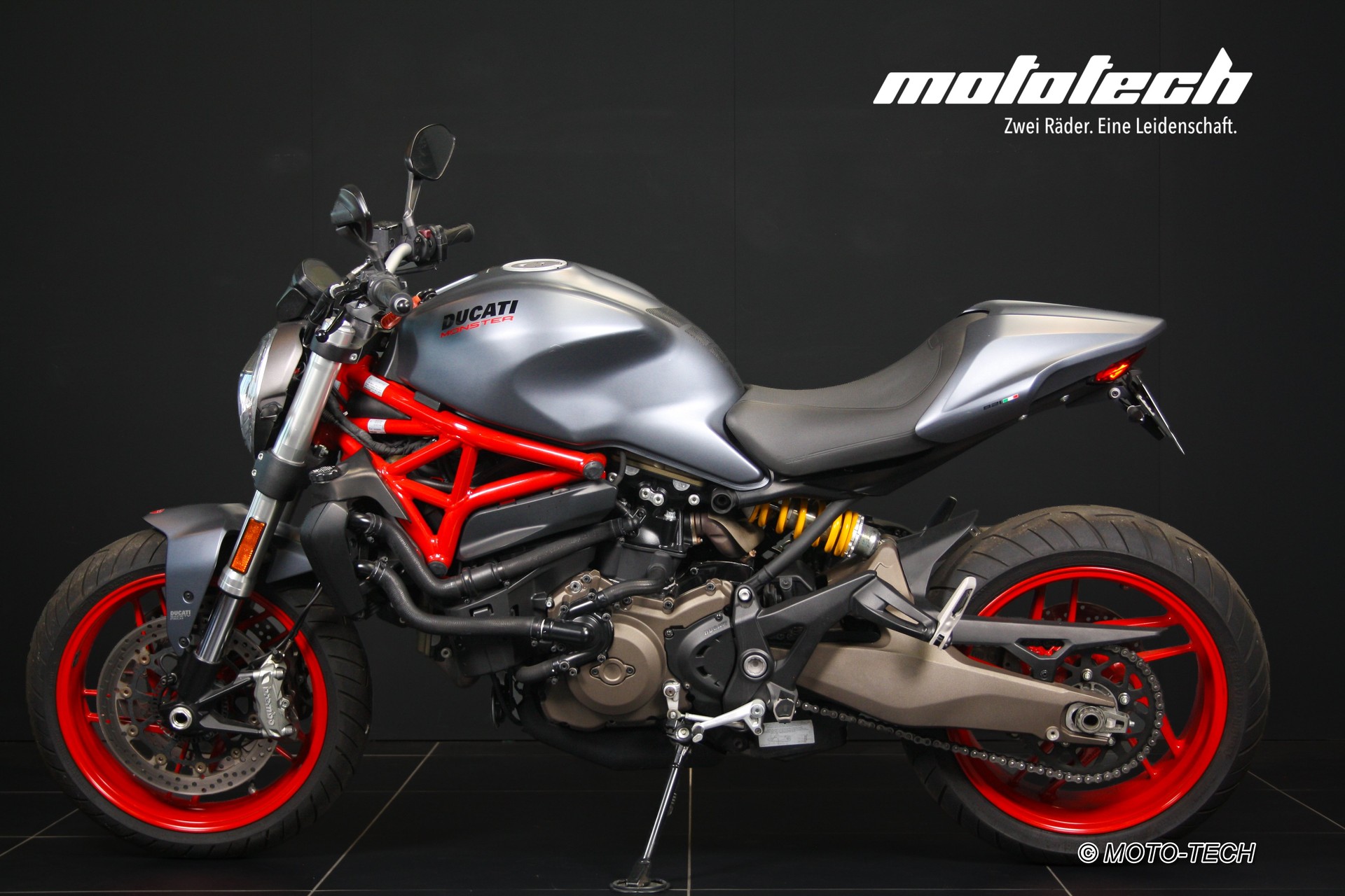 DUCATI Monster 821-image-4