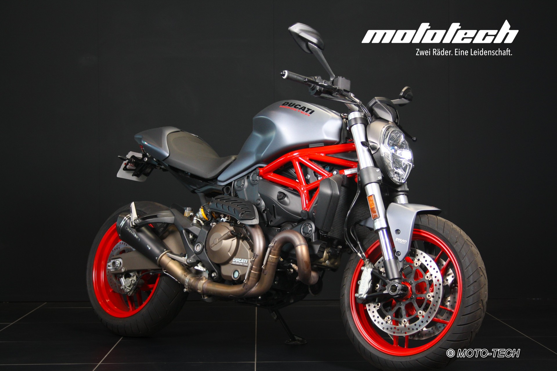 DUCATI Monster 821