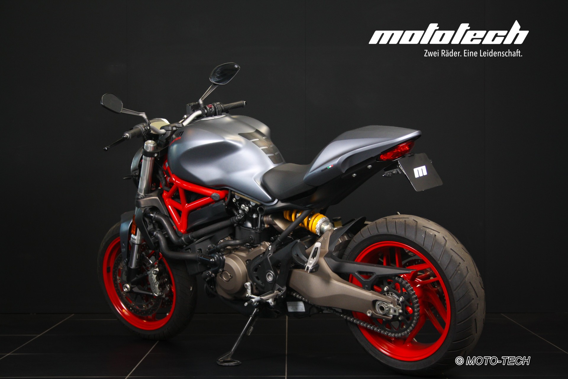 DUCATI Monster 821-showroom-element-3