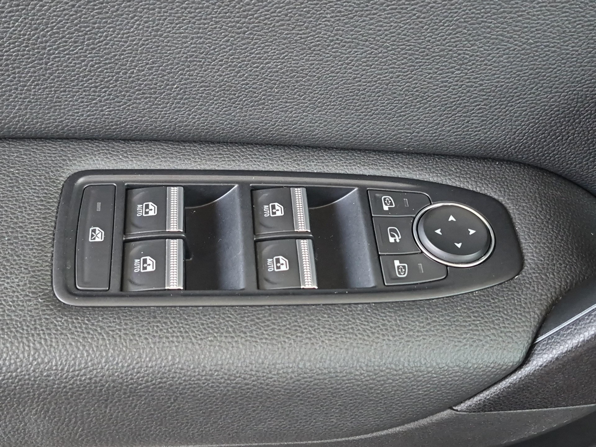 MITSUBISHI ASX 1.6 PHEV Intense-image-17