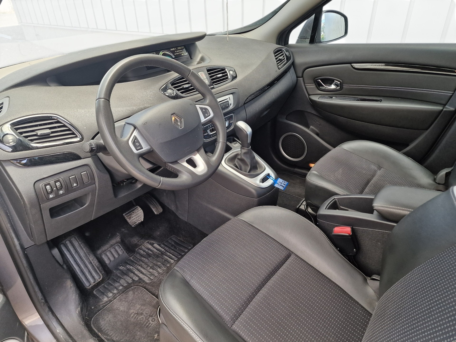 RENAULT Scénic 2.0 16V Dynamique X-Tronic CVT MFK NEU 12Mt Gara-image-8