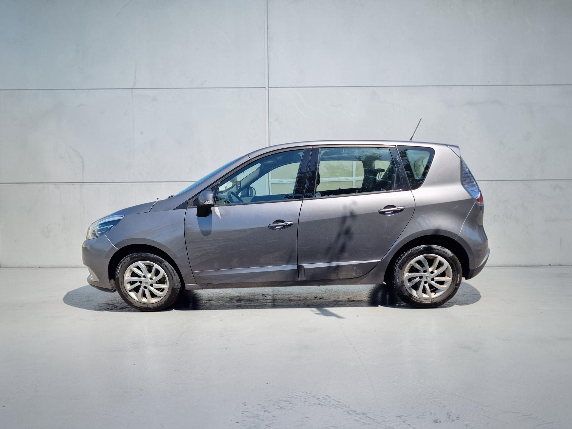 RENAULT Scénic 2.0 16V Dynamique X-Tronic CVT MFK NEU 12Mt Gara-image-4