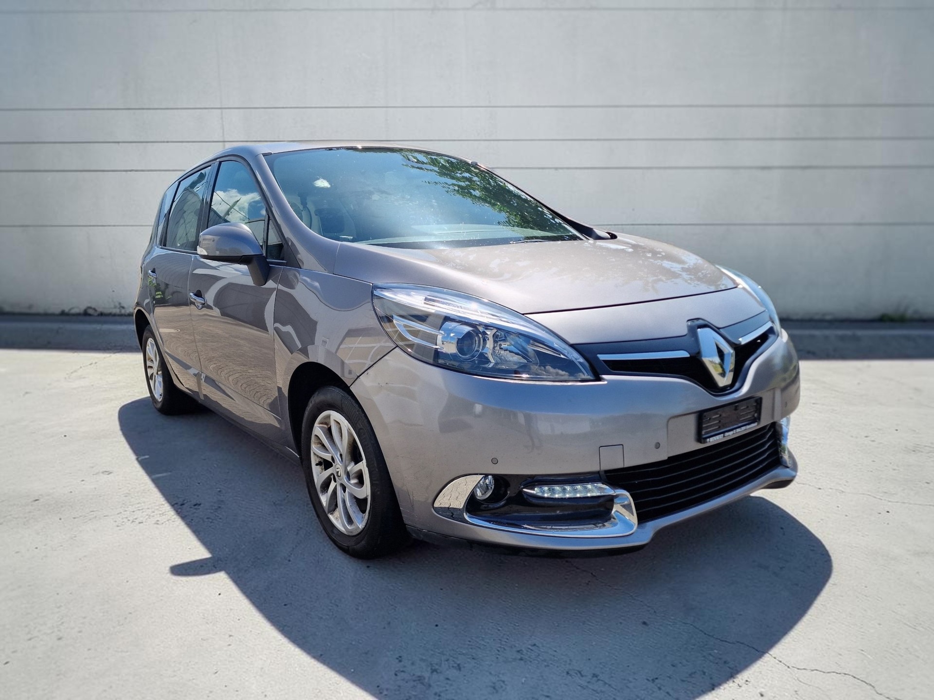 RENAULT Scénic 2.0 16V Dynamique X-Tronic CVT MFK NEU 12Mt Gara-image-1
