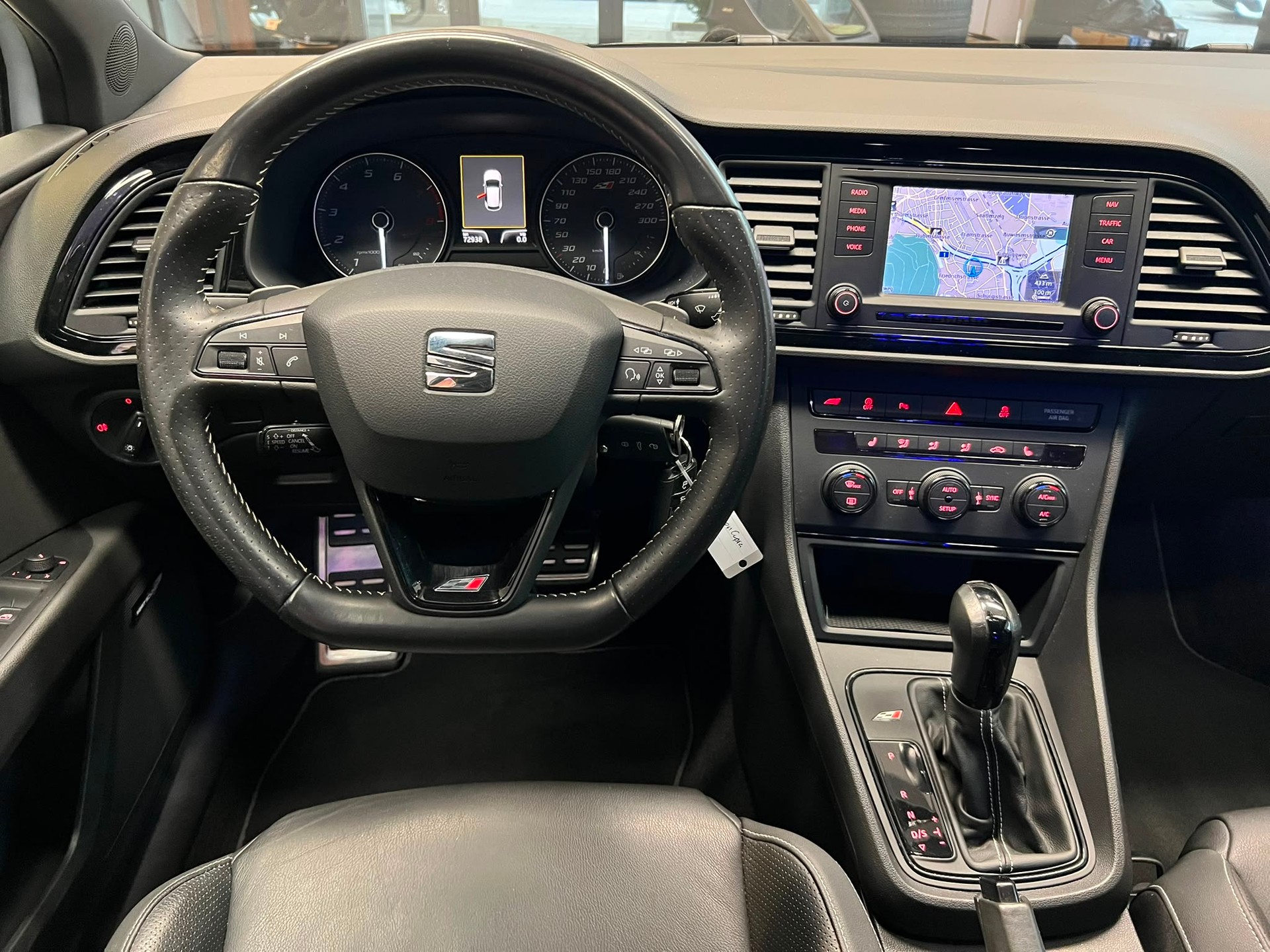 SEAT Leon ''Sonderfarbe Gletscherweiss'' 2.0 TSI 280 Cupra DSG-image-6
