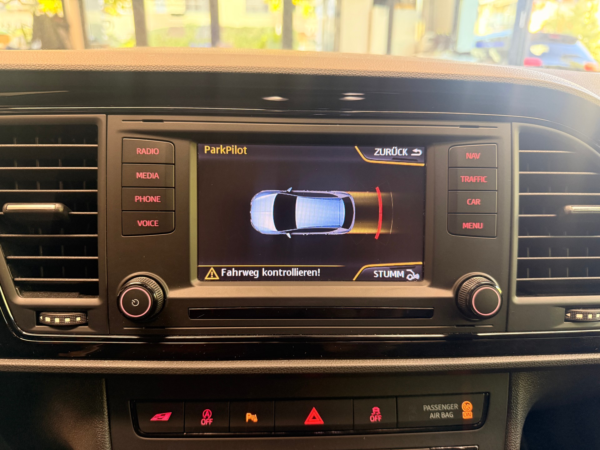 SEAT Leon ''Sonderfarbe Gletscherweiss'' 2.0 TSI 280 Cupra DSG-image-7