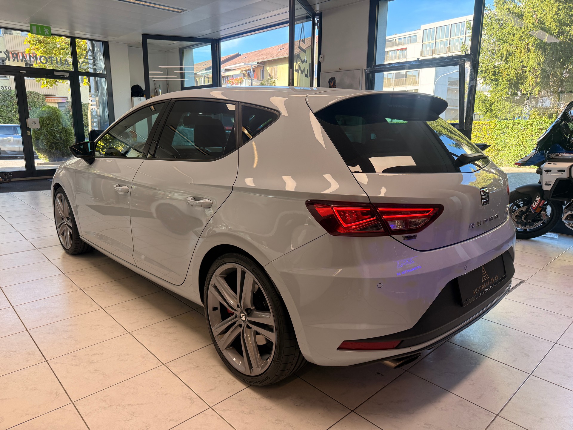 SEAT Leon ''Sonderfarbe Gletscherweiss'' 2.0 TSI 280 Cupra DSG-image-12