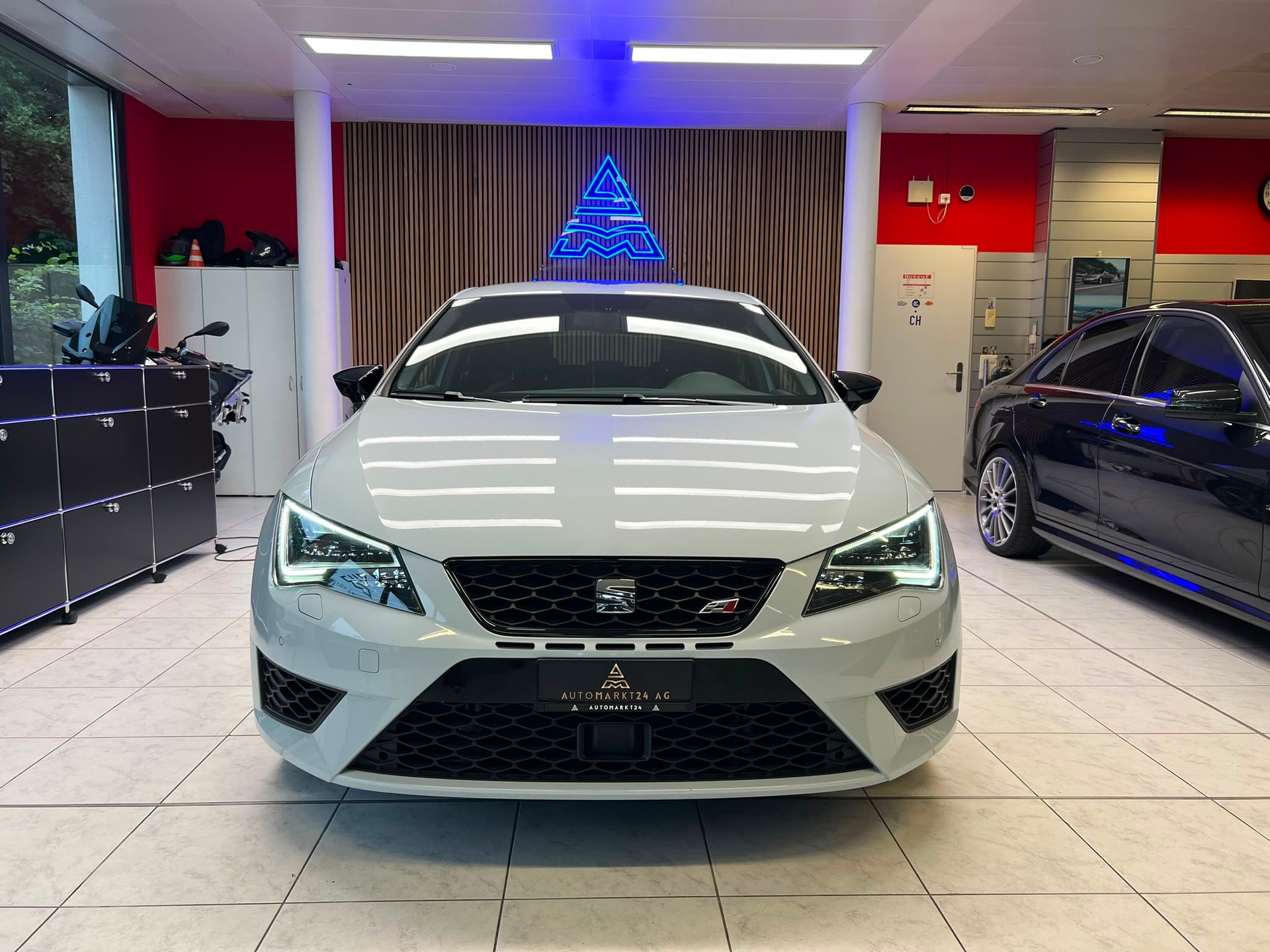SEAT Leon ''Sonderfarbe Gletscherweiss'' 2.0 TSI 280 Cupra DSG-image-1