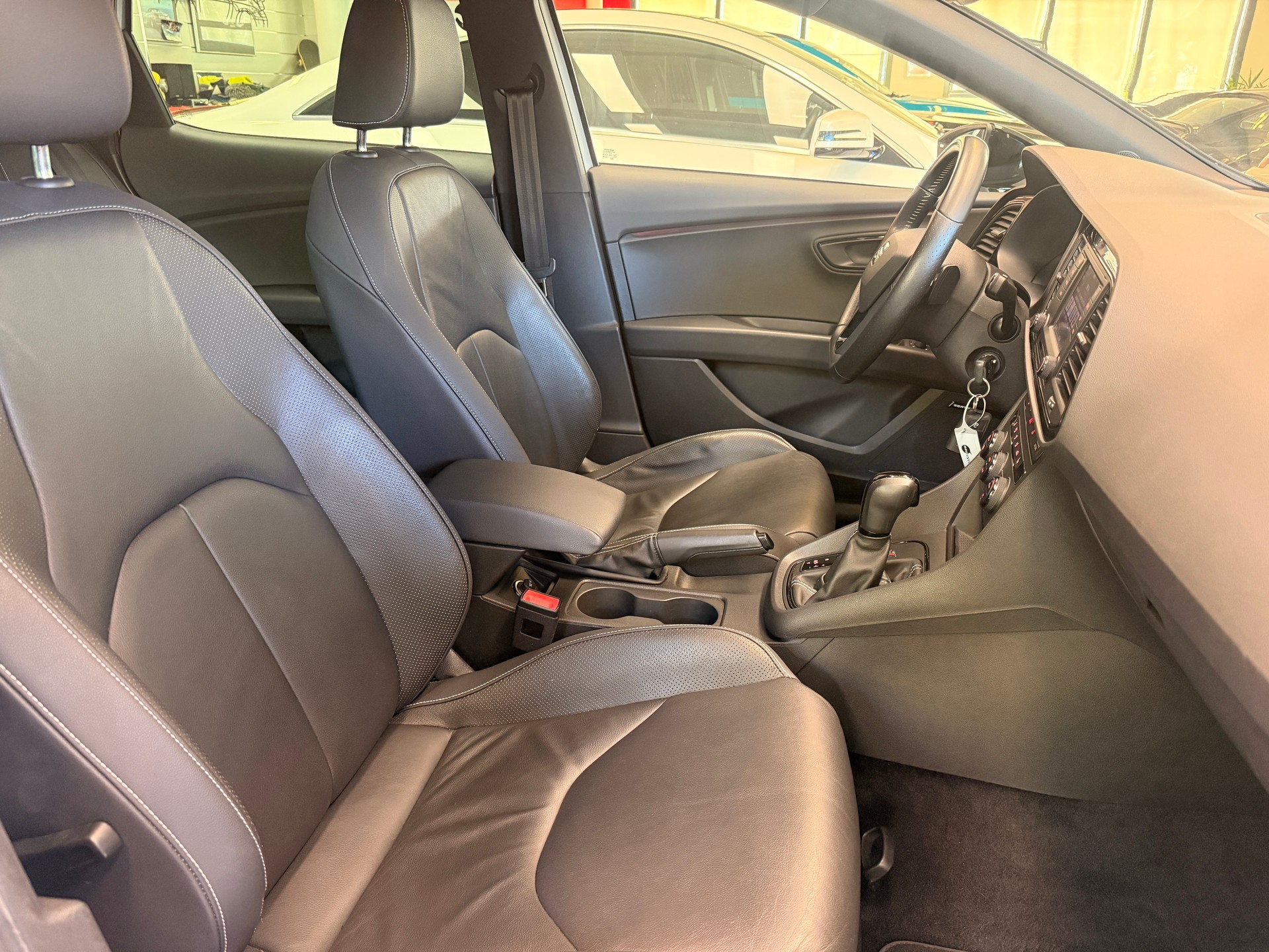 SEAT Leon ''Sonderfarbe Gletscherweiss'' 2.0 TSI 280 Cupra DSG-image-10