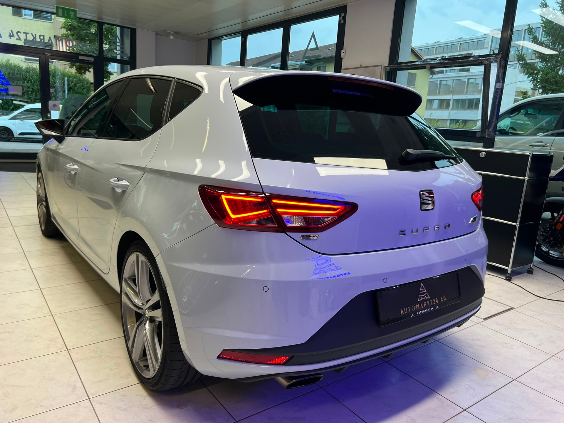 SEAT Leon ''Sonderfarbe Gletscherweiss'' 2.0 TSI 280 Cupra DSG-image-10