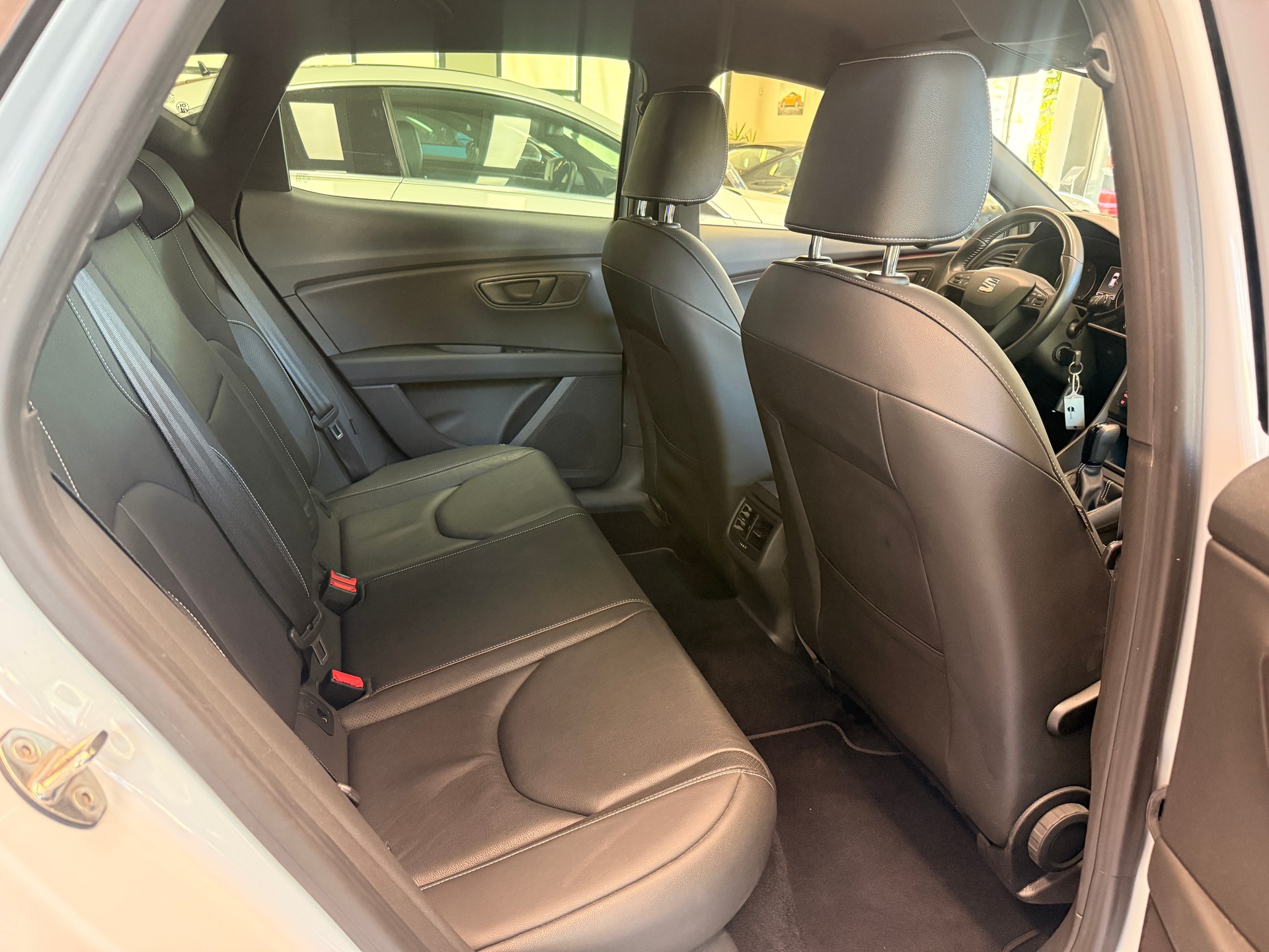 SEAT Leon ''Sonderfarbe Gletscherweiss'' 2.0 TSI 280 Cupra DSG-image-11