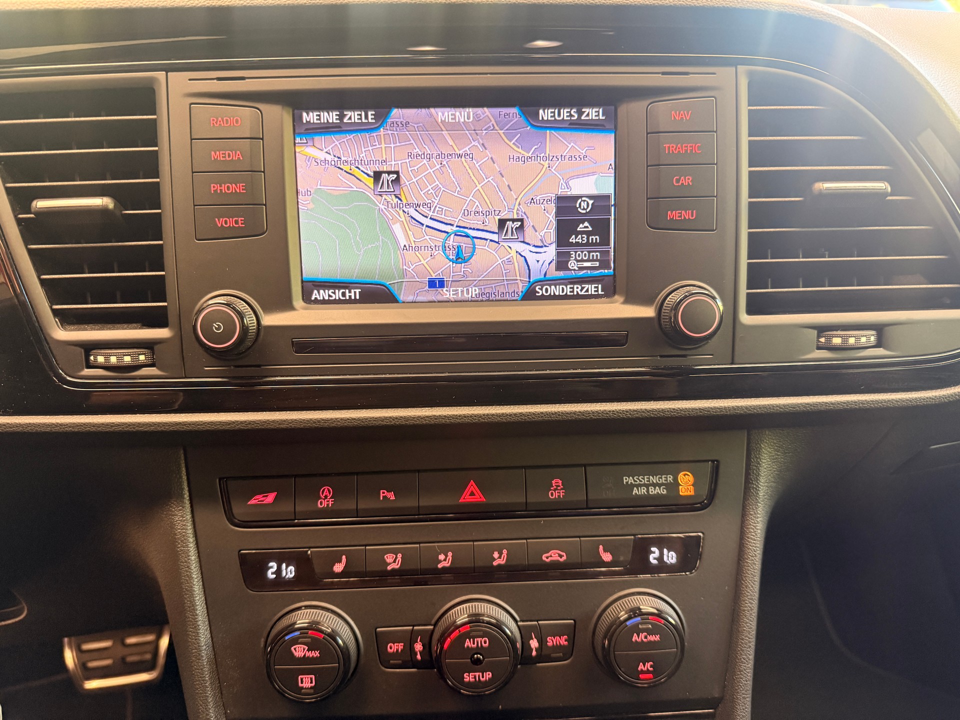 SEAT Leon ''Sonderfarbe Gletscherweiss'' 2.0 TSI 280 Cupra DSG-image-6
