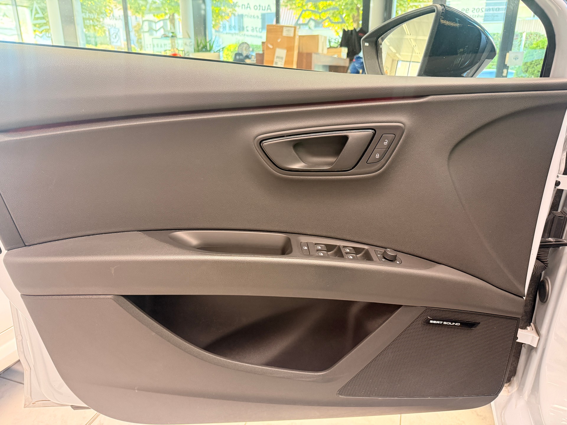 SEAT Leon ''Sonderfarbe Gletscherweiss'' 2.0 TSI 280 Cupra DSG-image-5