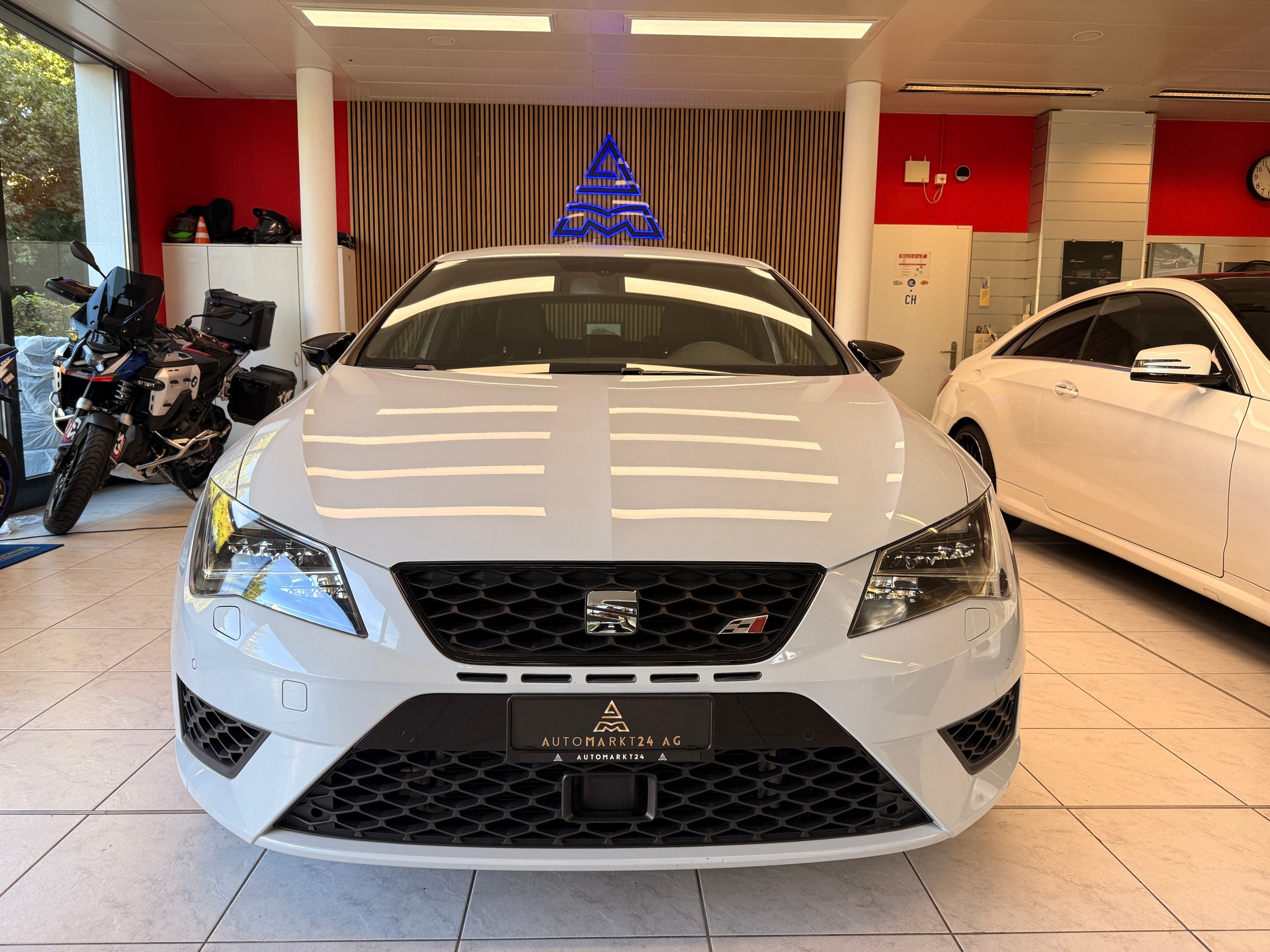 SEAT Leon ''Sonderfarbe Gletscherweiss'' 2.0 TSI 280 Cupra DSG-image-1