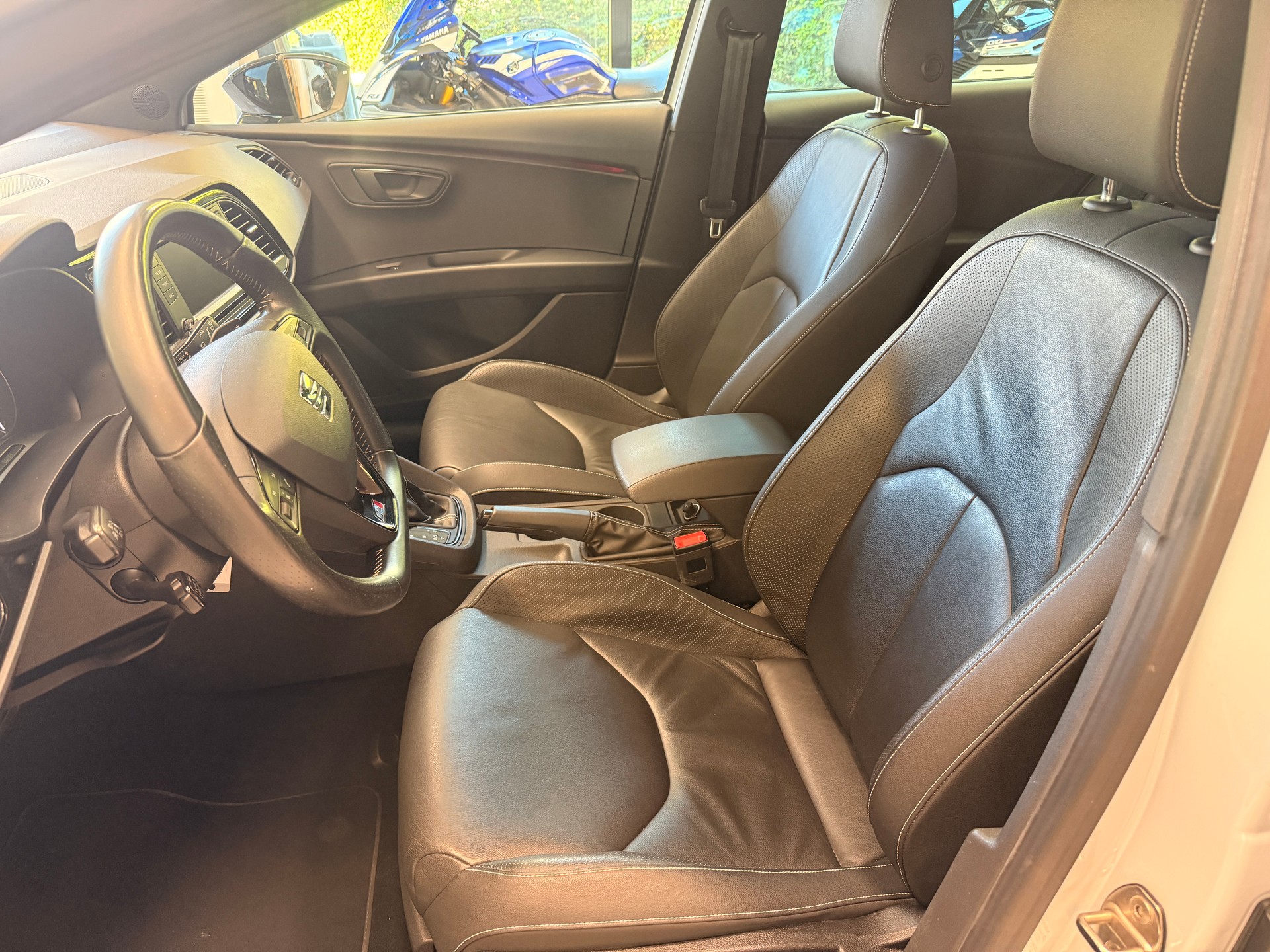 SEAT Leon ''Sonderfarbe Gletscherweiss'' 2.0 TSI 280 Cupra DSG-image-3