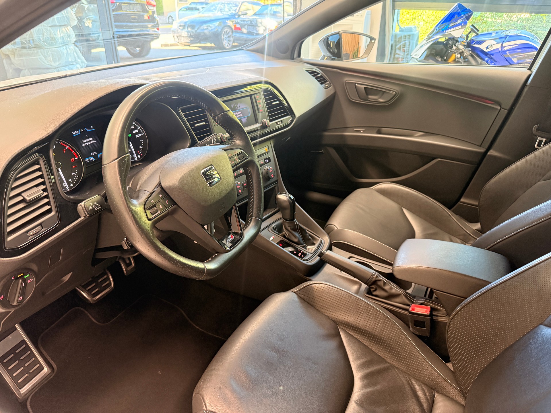 SEAT Leon ''Sonderfarbe Gletscherweiss'' 2.0 TSI 280 Cupra DSG-image-4