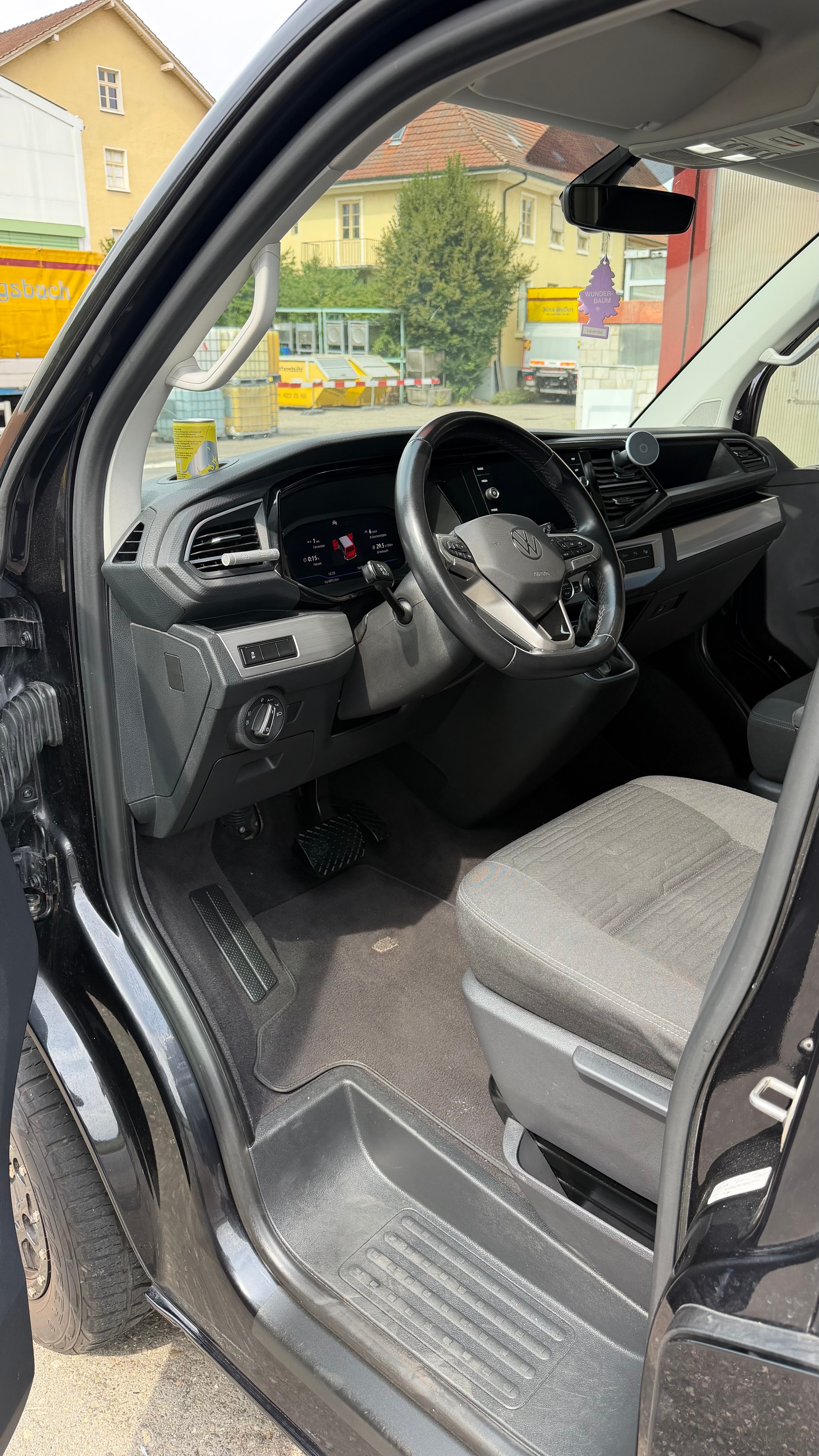 VW 2.0 TDI 150 MULTIVAN 4m-image-8