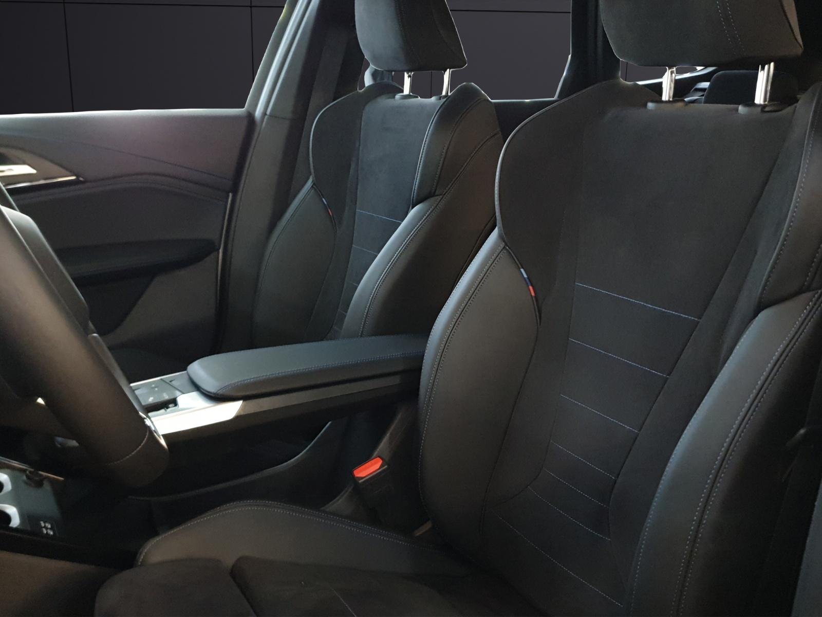 BMW iX1 30 xDrive-image-10