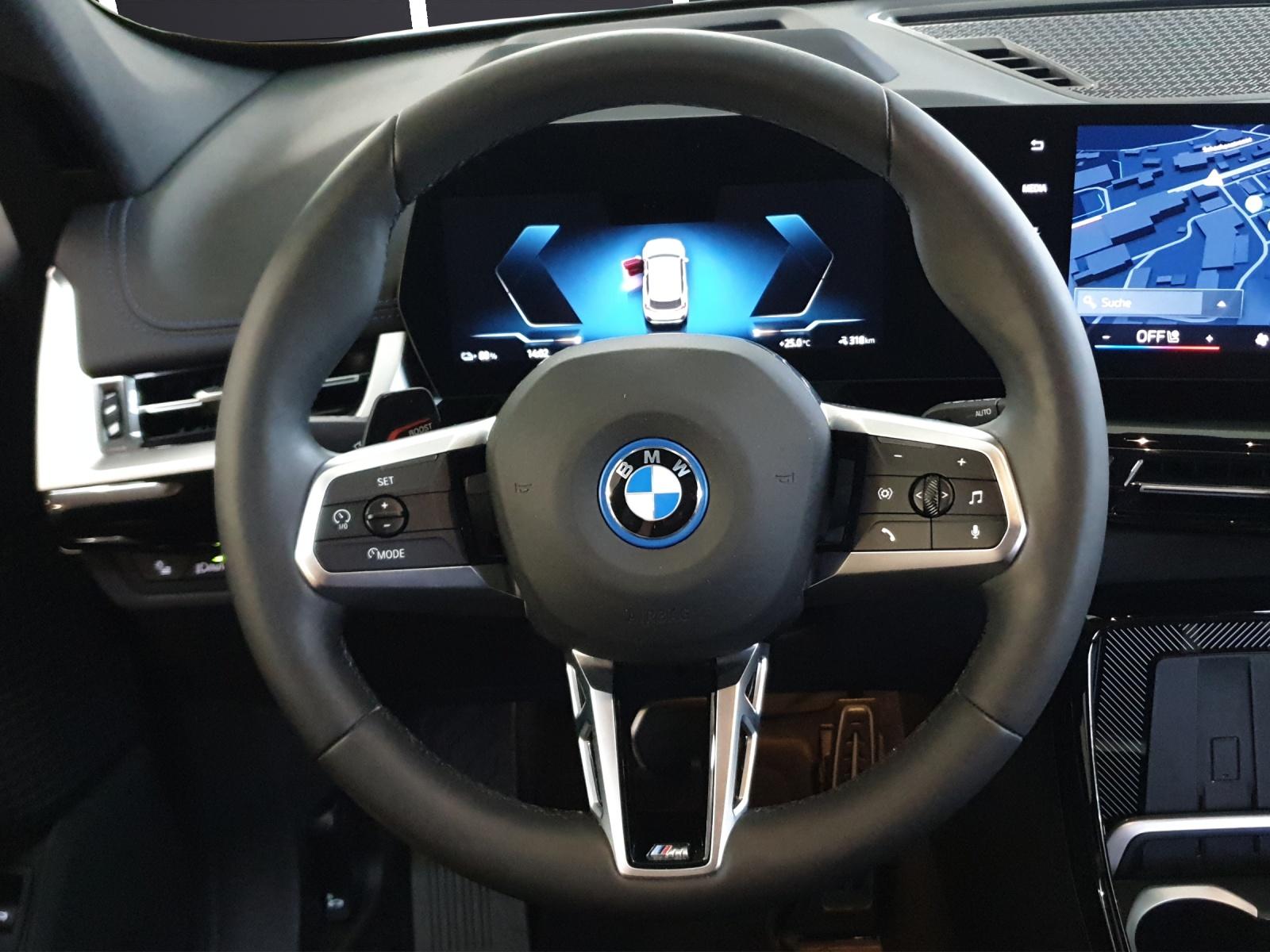 BMW iX1 30 xDrive-image-17