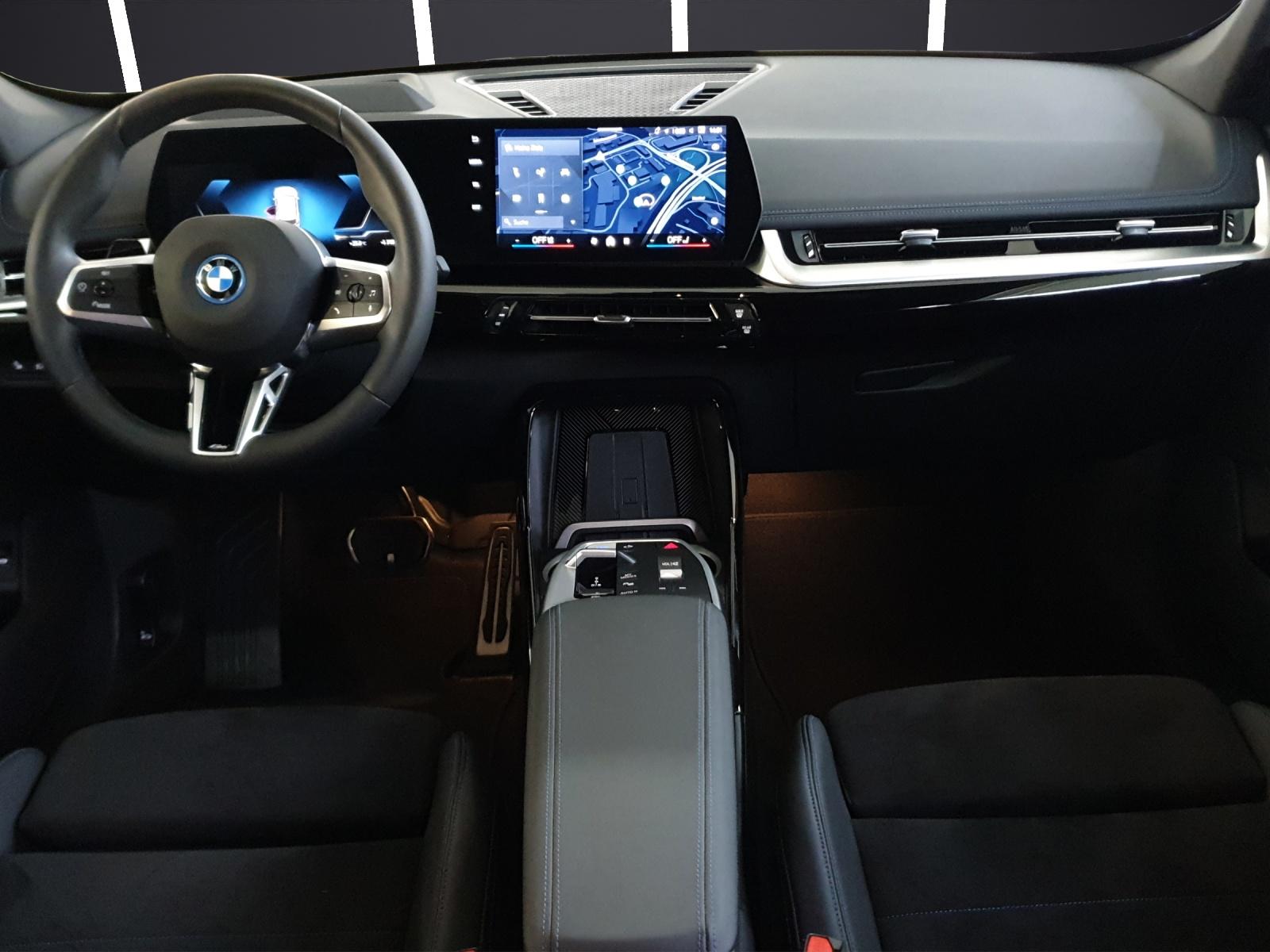 BMW iX1 30 xDrive-image-19