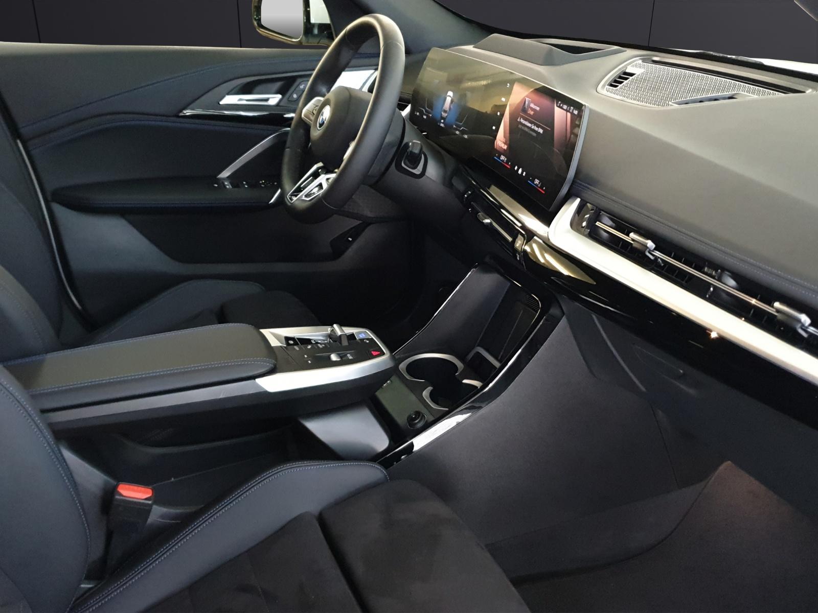 BMW iX1 30 xDrive-image-14